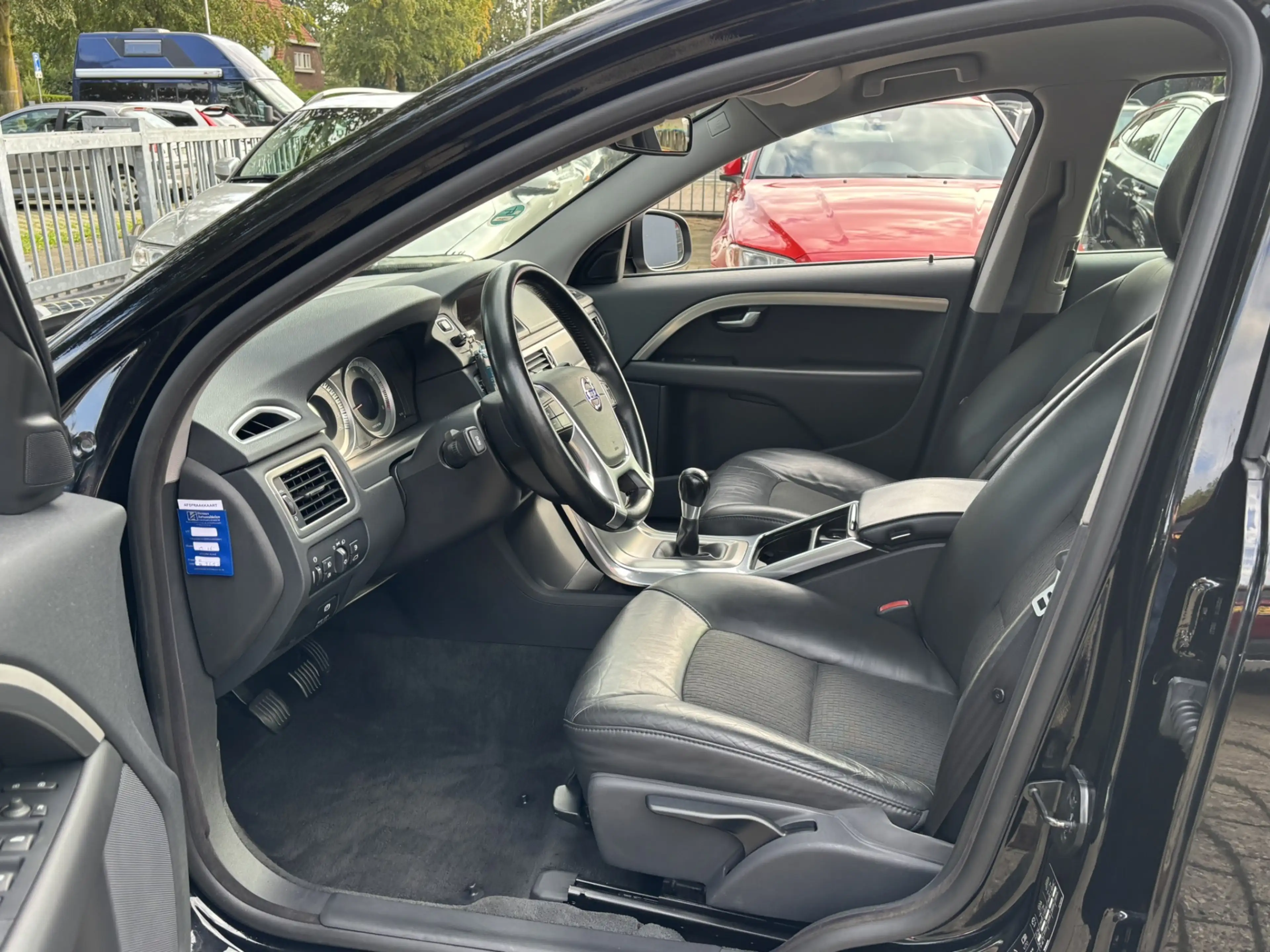 Volvo V70 2.5T 231pk Momentum Model 12 Xenon — photo 4