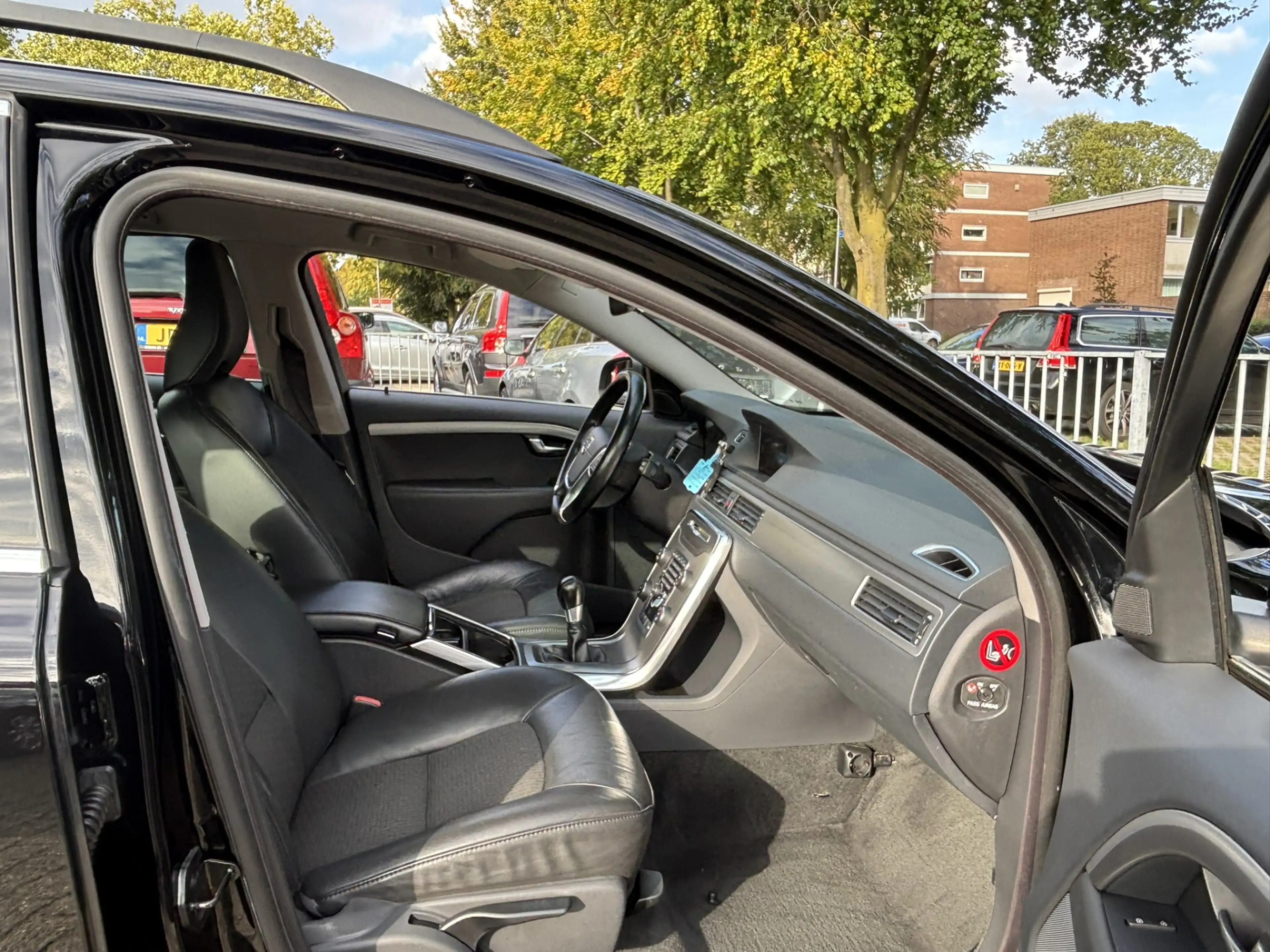 Volvo V70 2.5T 231pk Momentum Model 12 Xenon — photo 10
