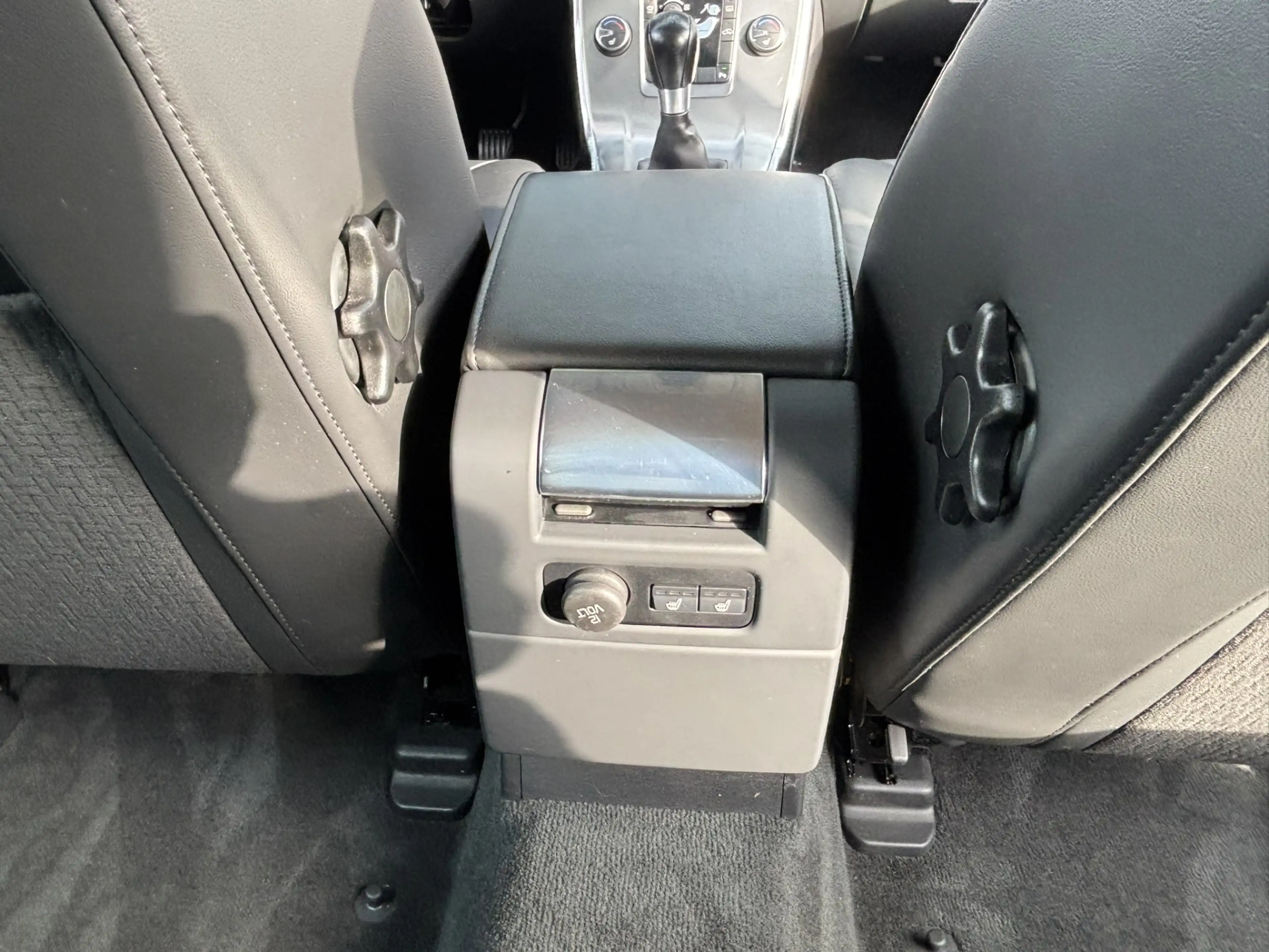Volvo V70 2.5T 231pk Momentum Model 12 Xenon — photo 11