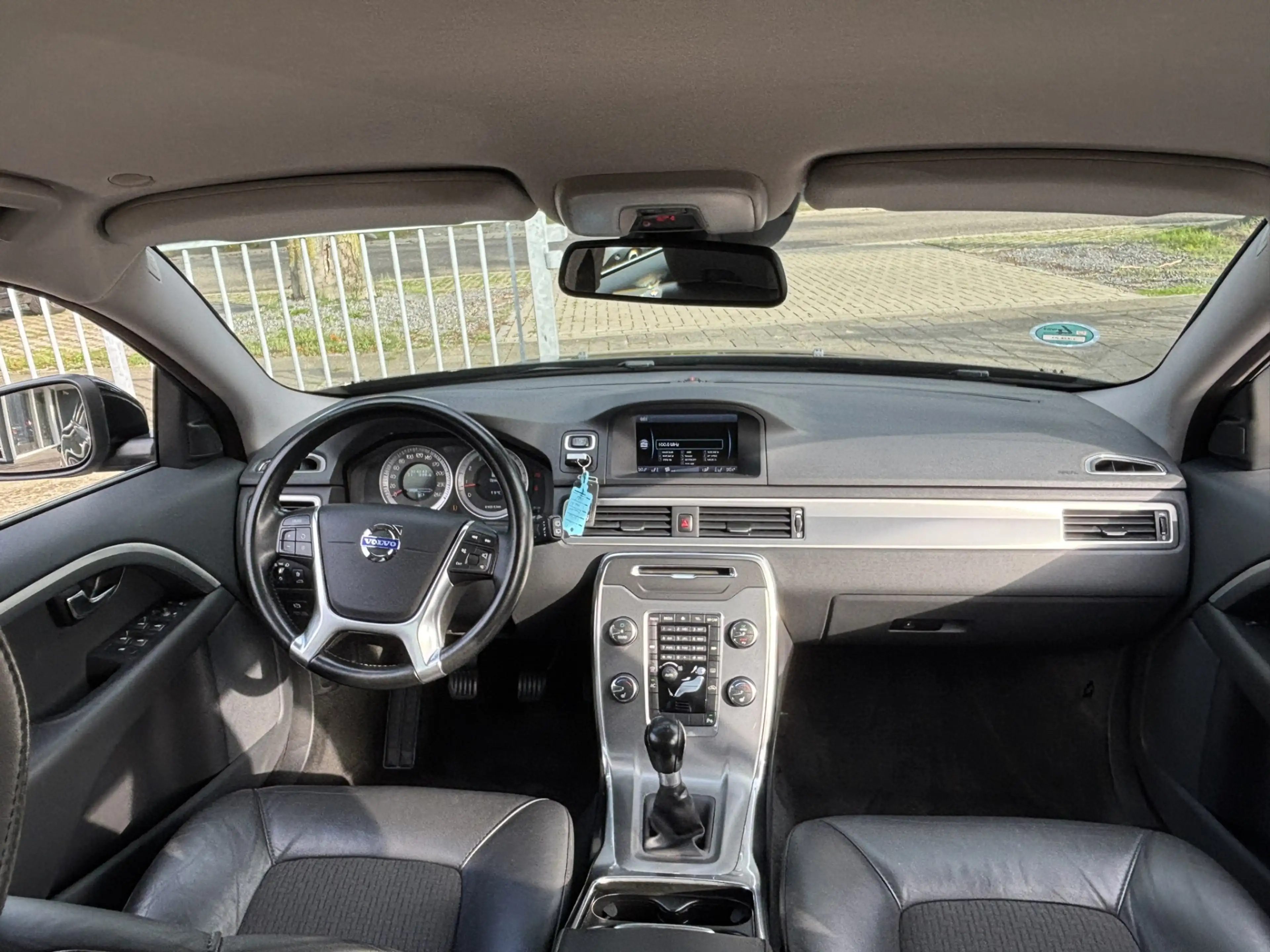 Volvo V70 2.5T 231pk Momentum Model 12 Xenon — photo 2