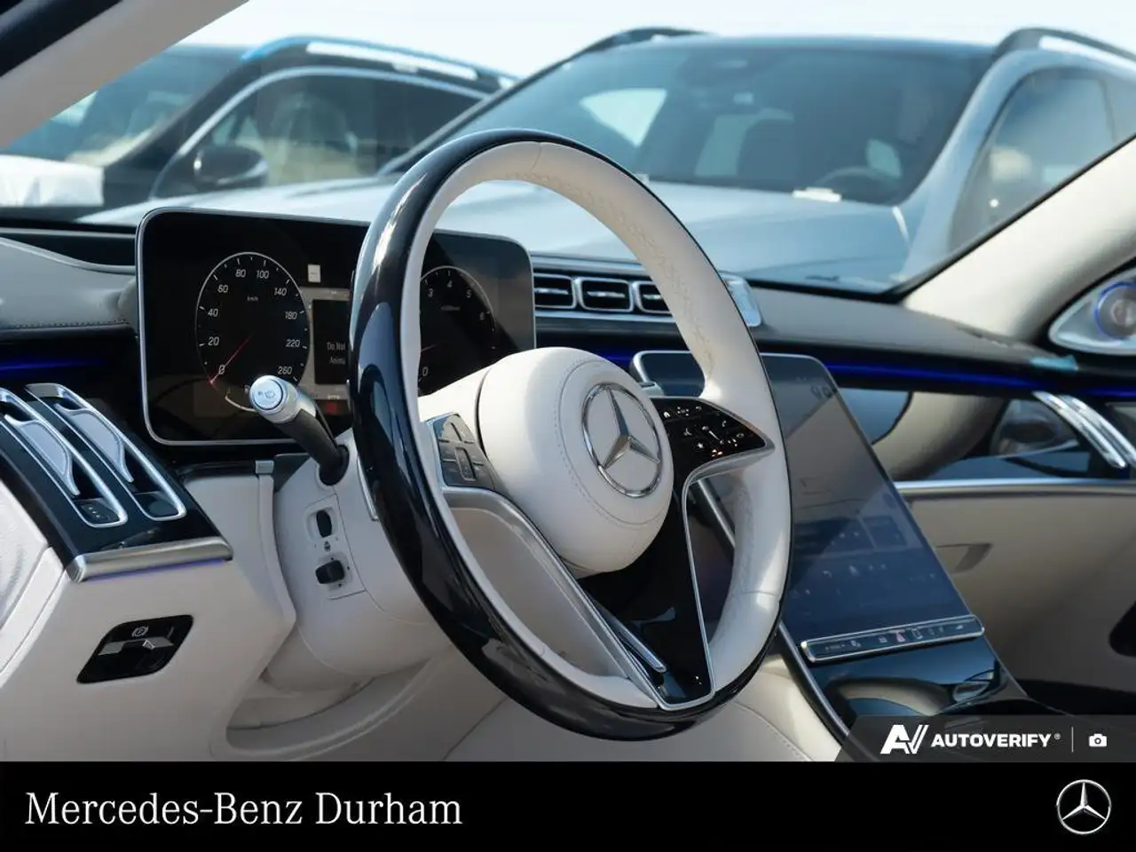 Mercedes-Benz S-Class снимка Mercedes-Benz S-Class