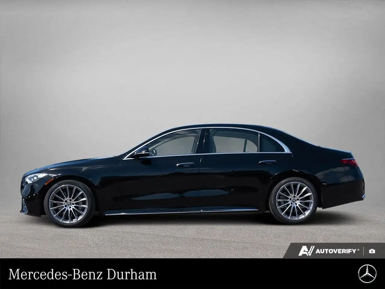 Mercedes-Benz S-Class снимка Mercedes-Benz S-Class