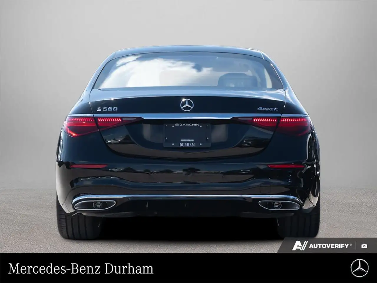 Mercedes-Benz S-Class снимка Mercedes-Benz S-Class