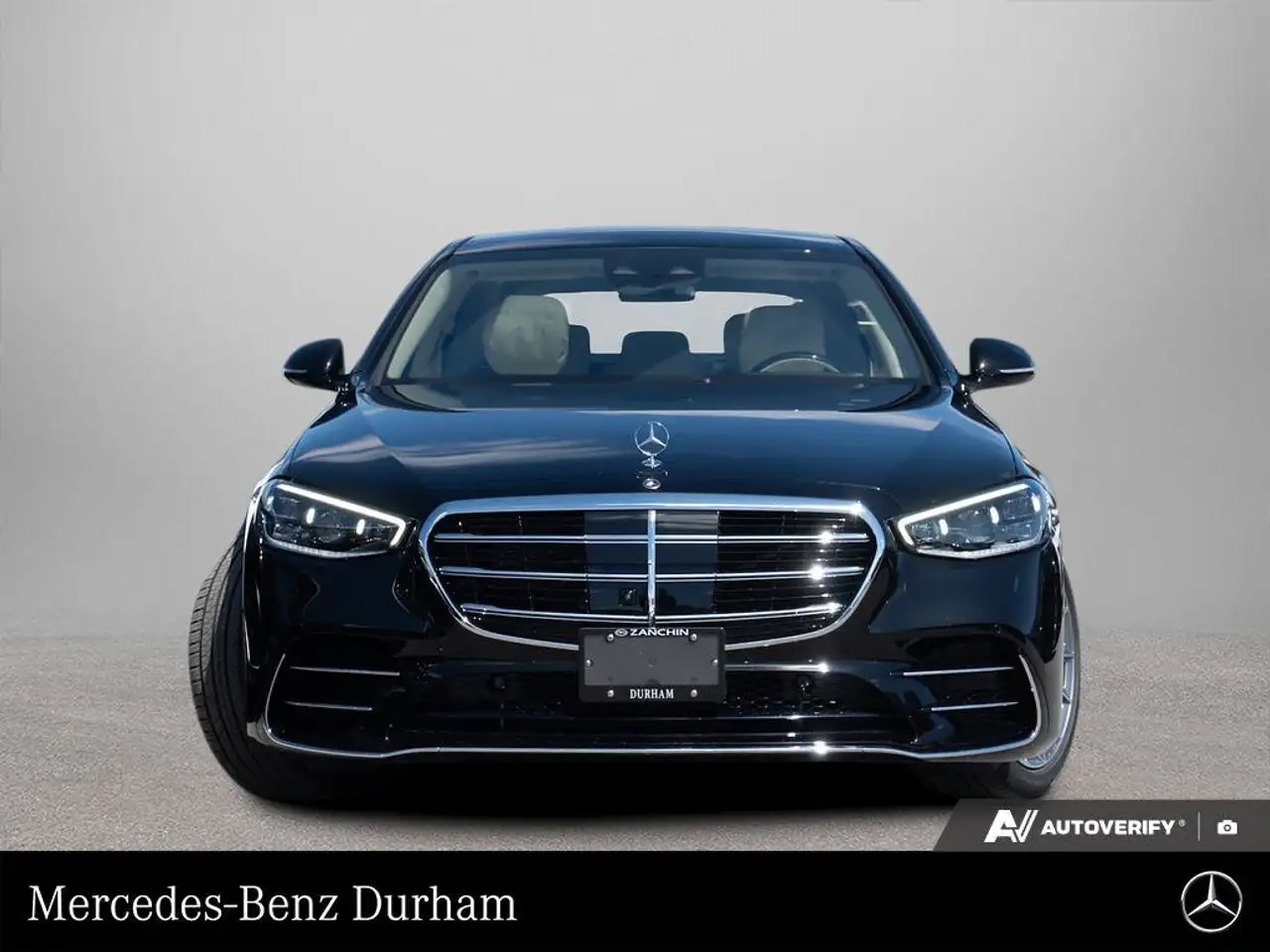 Mercedes-Benz S-Class снимка Mercedes-Benz S-Class