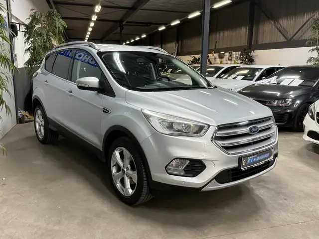 Ford Kuga view 3