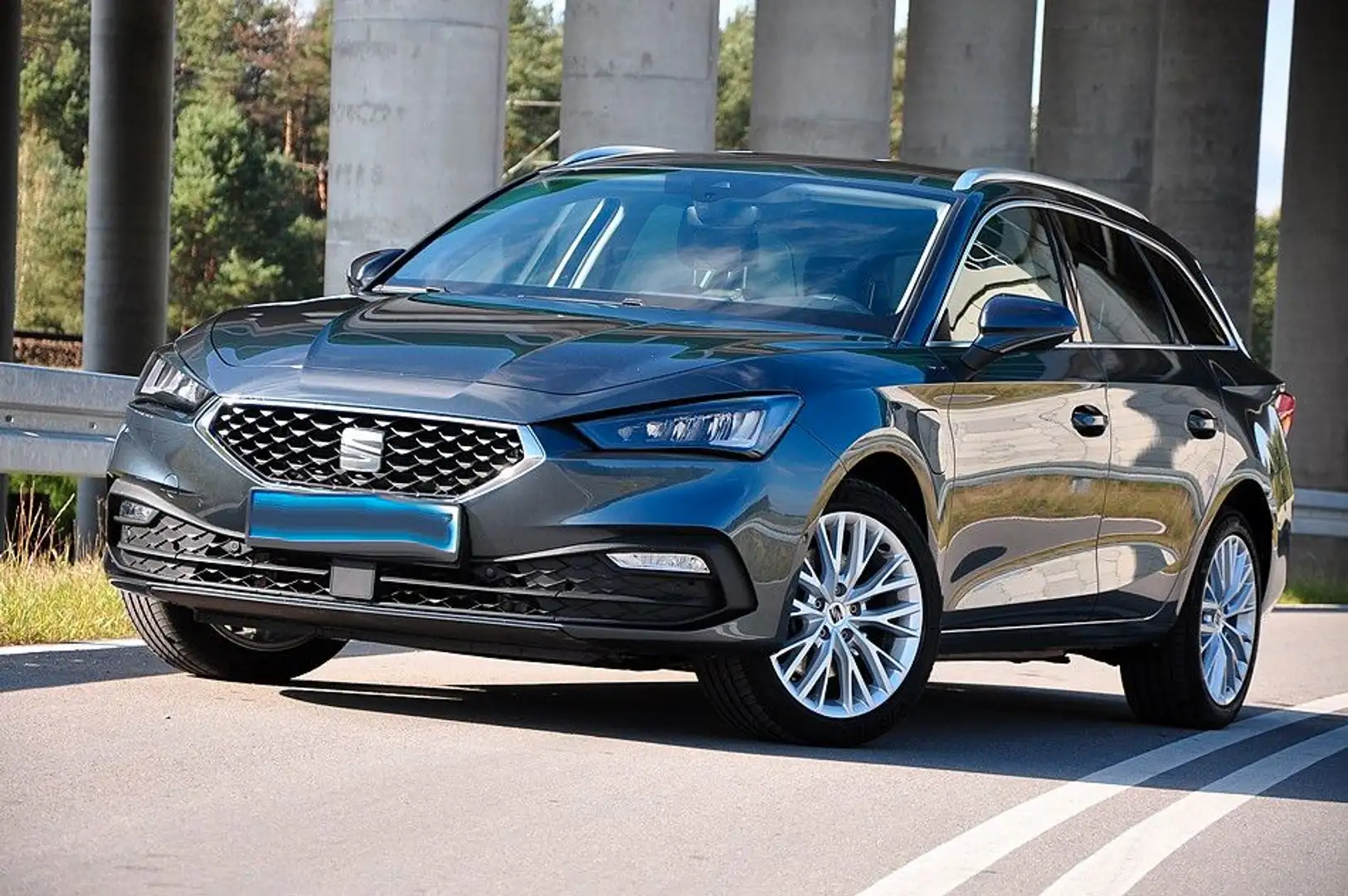 SEAT Leon Sportstourer Xcellence e-Hybrid AHK Navi Gris - 1