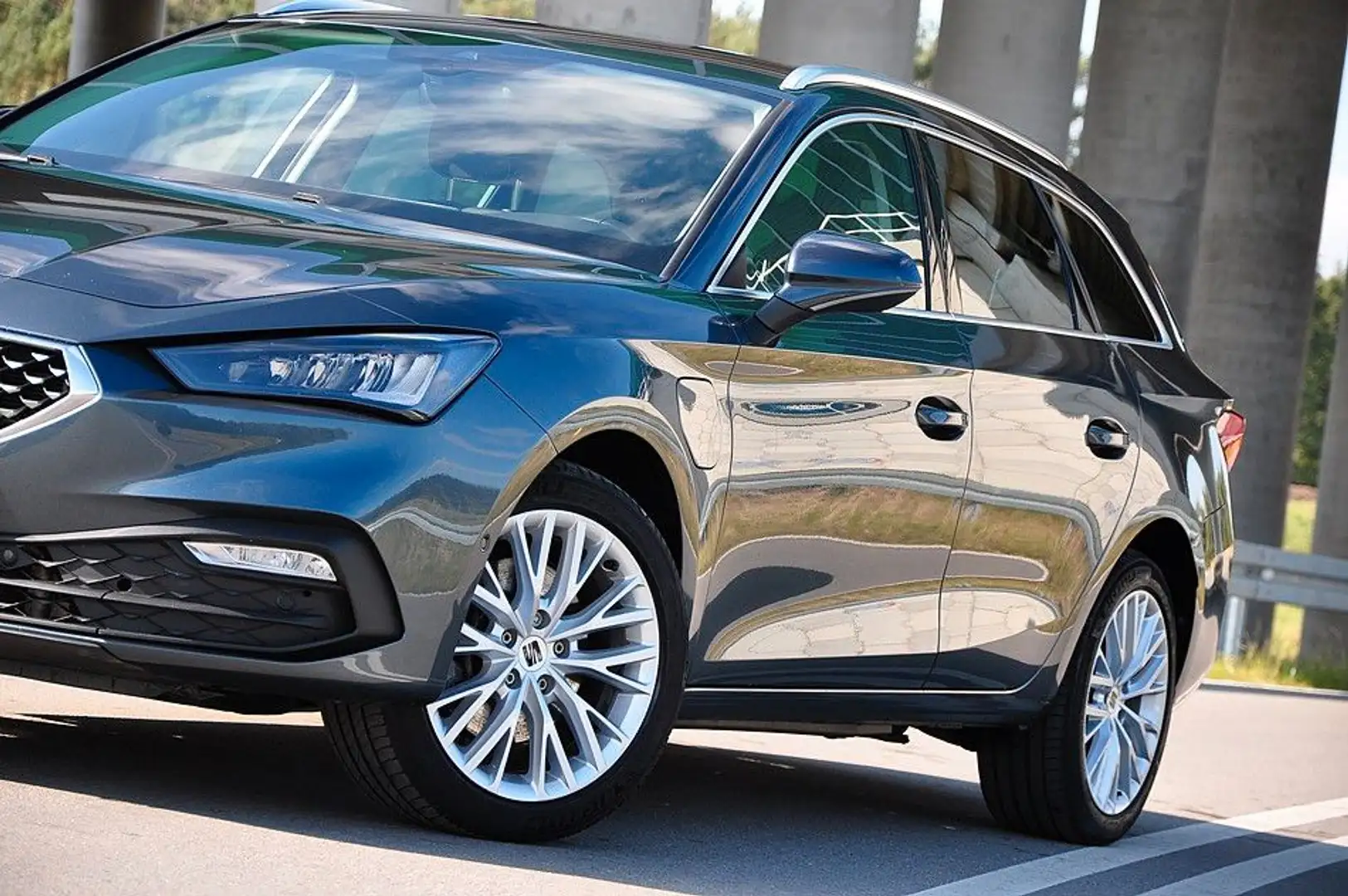 SEAT Leon Sportstourer Xcellence e-Hybrid AHK Navi Gris - 2