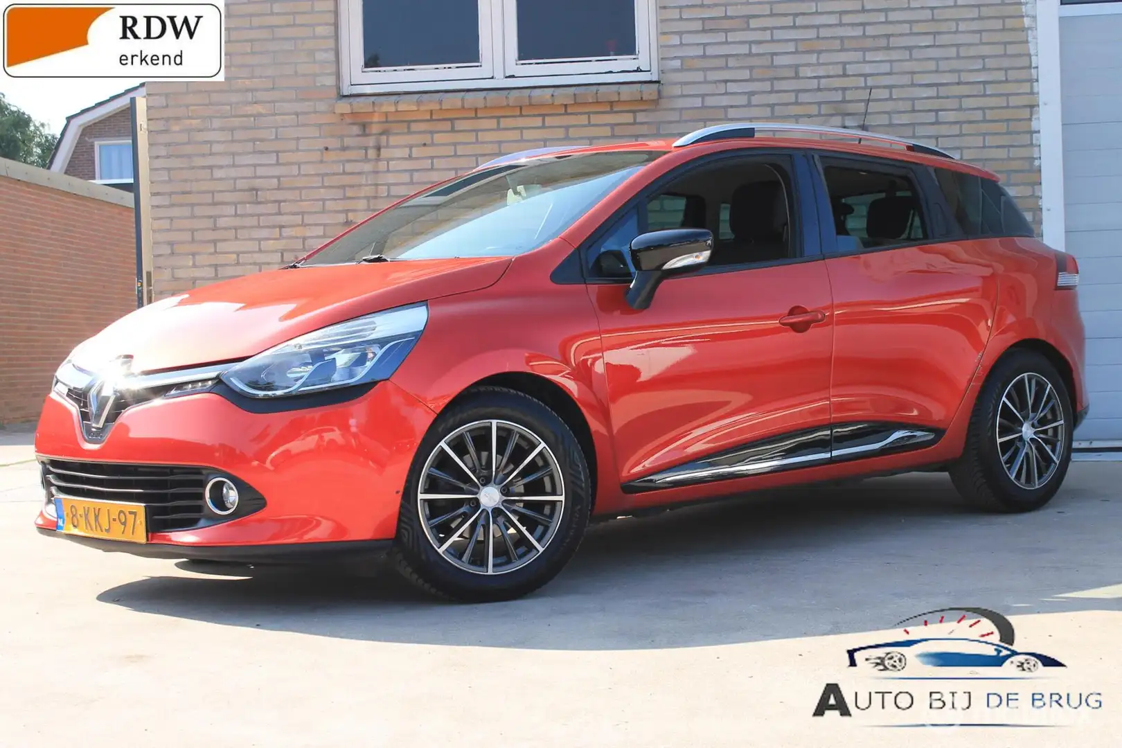 Renault Clio Estate 1.5 dCi ECO Expression Navi Trekhaak clima Rood - 1
