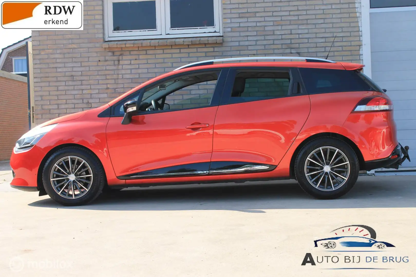 Renault Clio Estate 1.5 dCi ECO Expression Navi Trekhaak clima Rood - 2