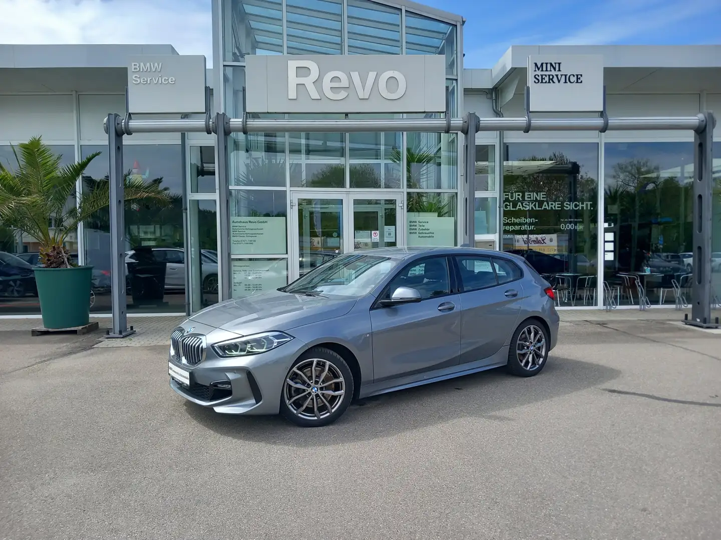 BMW 120 d xDrive Aut MSport LED ParkAss ConnectProf Grau - 1