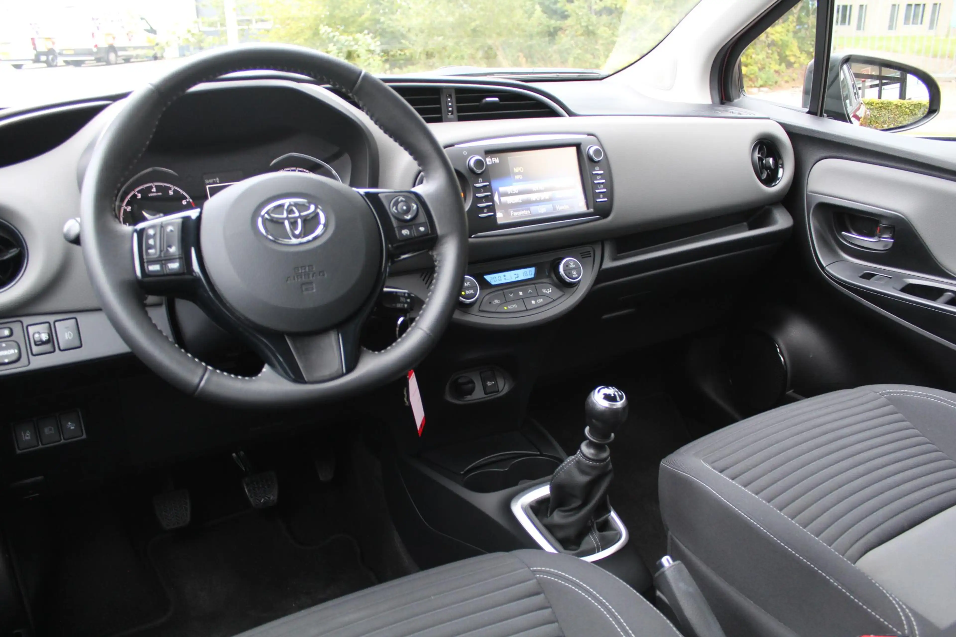 Toyota Yaris 1.5 VVT-i Aspiration | Trekhaak | Camera | Cruise — photo 2