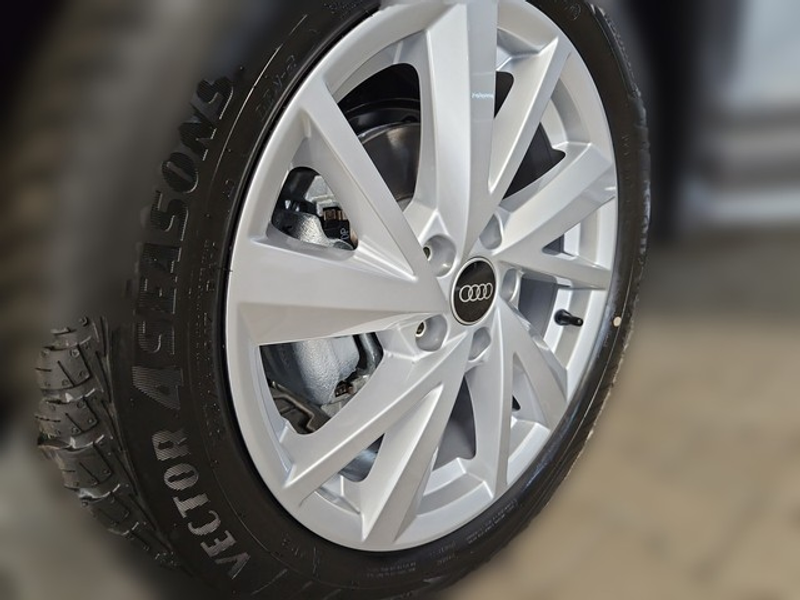 Audi Q2 S line Optikpaket Allwetterreifen Komfortpaket — photo 4