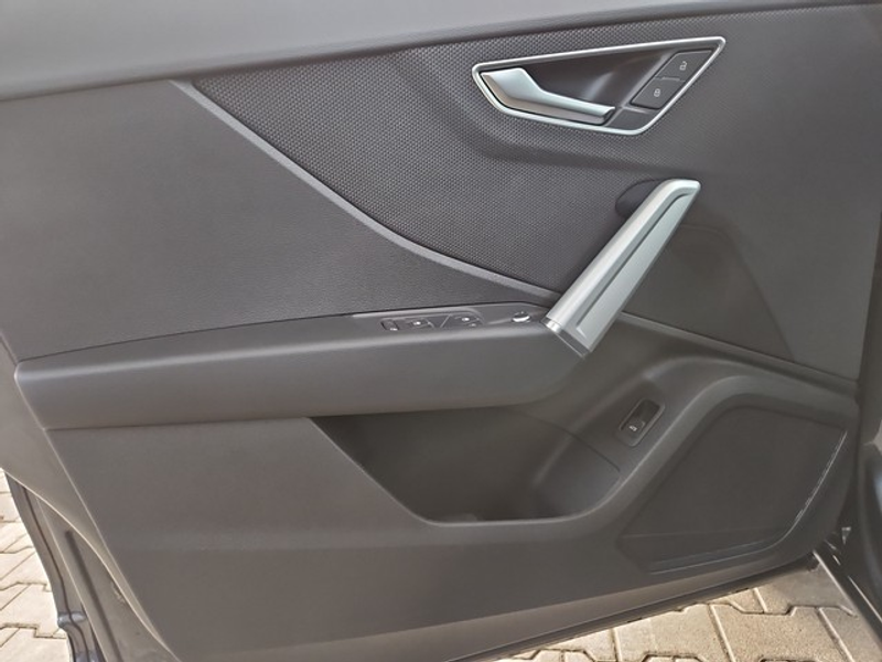 Audi Q2 S line Optikpaket Allwetterreifen Komfortpaket — photo 11