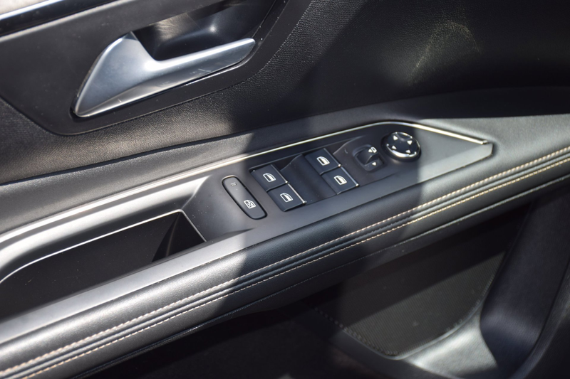 Peugeot 5008 1.2 PureTech GT-Line , Led ,Pano dak, Lederen sp. — photo 23