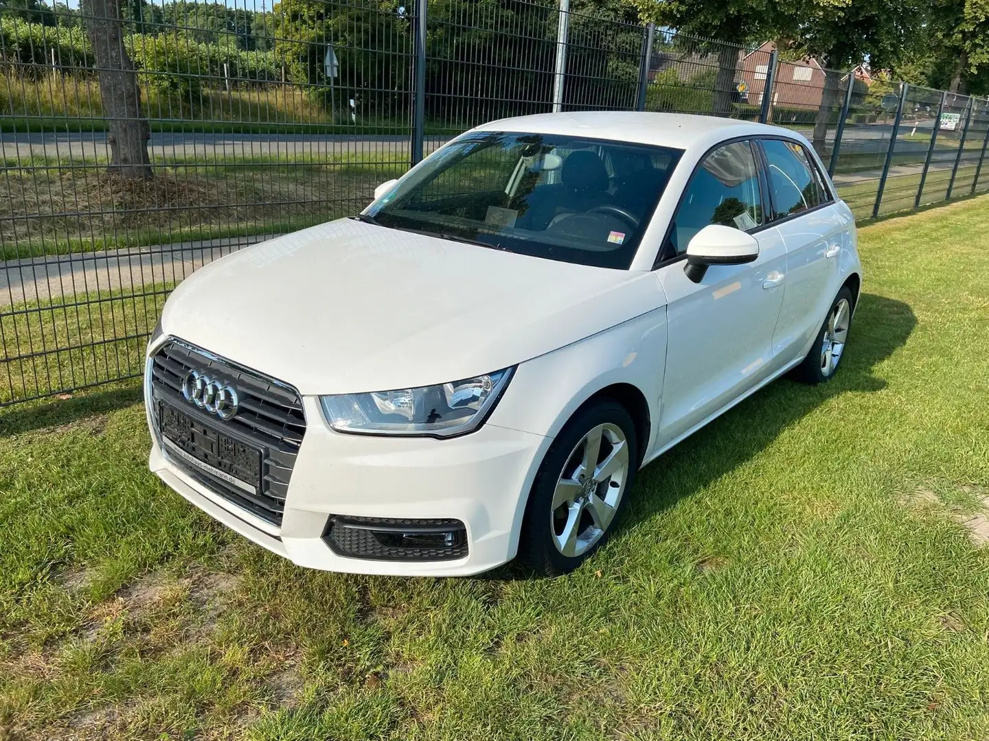 Audi A1 1.0 TFSI Sportback    Sport *SHZ*PDC*T-leder Weiß - 1