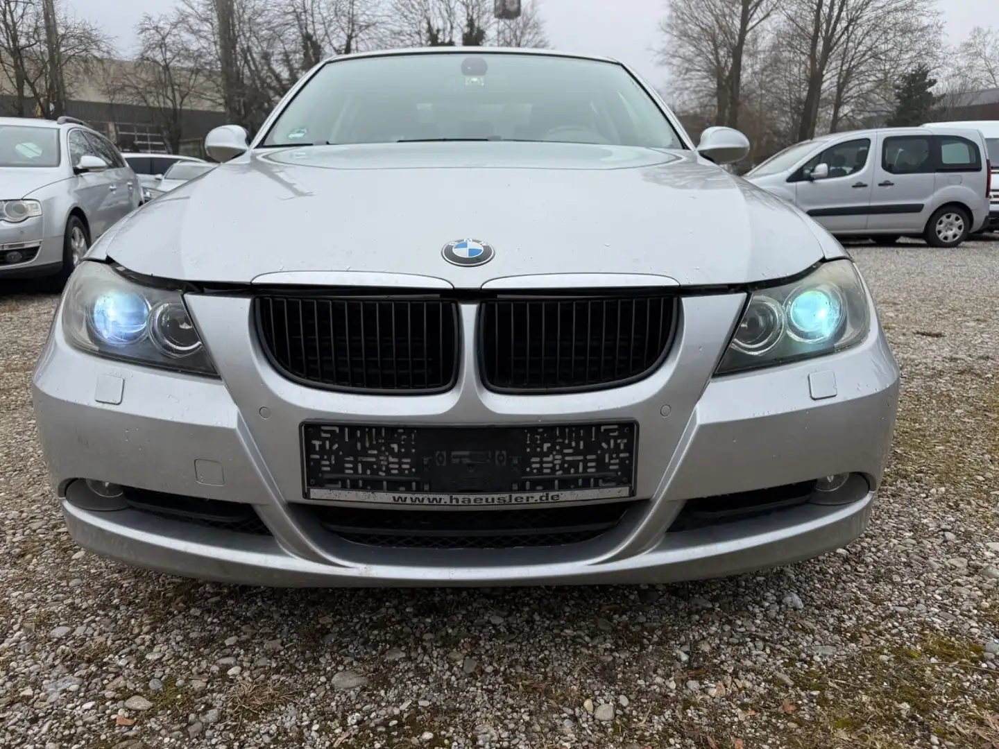BMW 320 i 125 KW Xenon PDC HU 12.2025 Zilver - 1