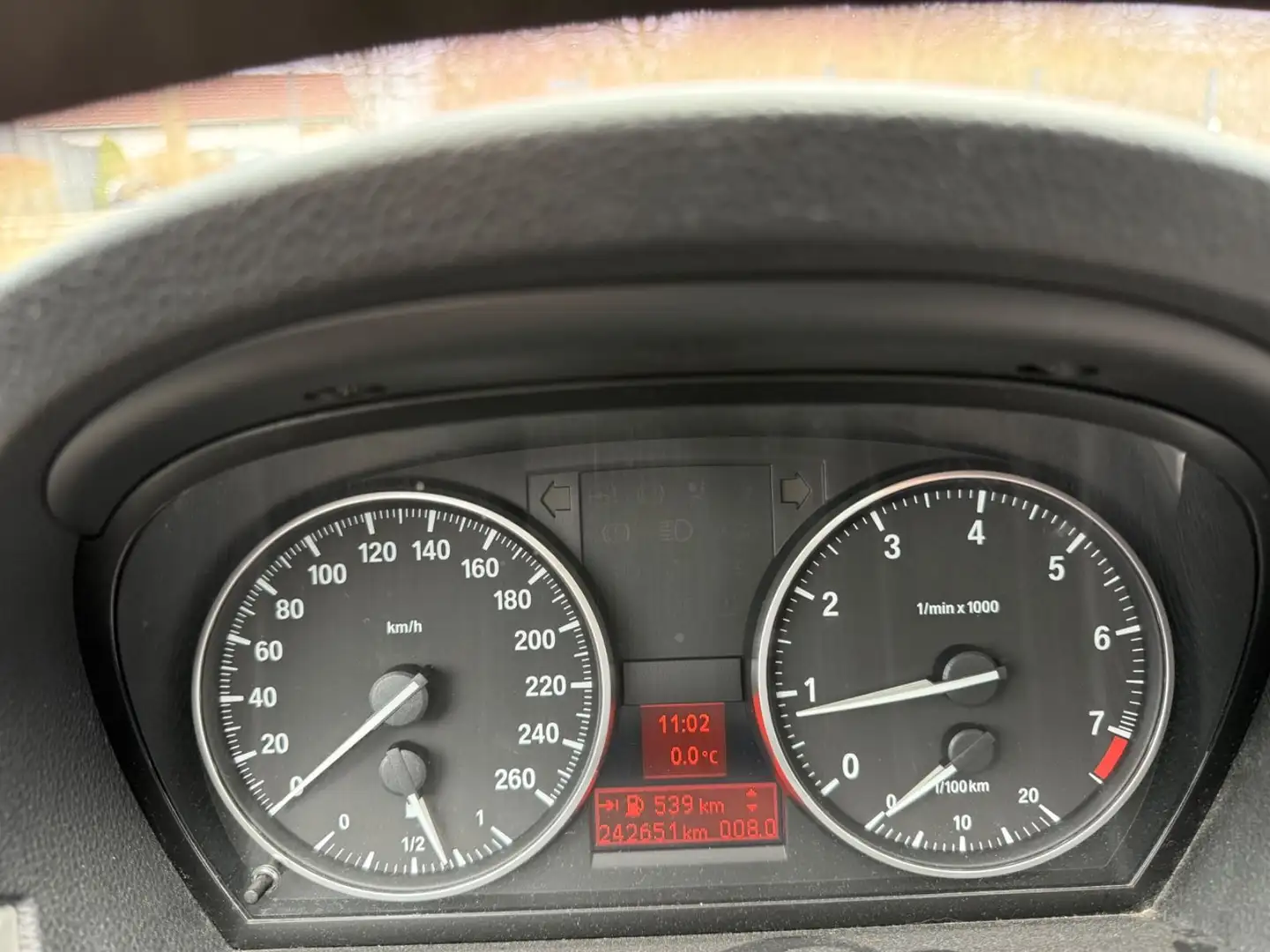 BMW 320 i 125 KW Xenon PDC HU 12.2025 Zilver - 2