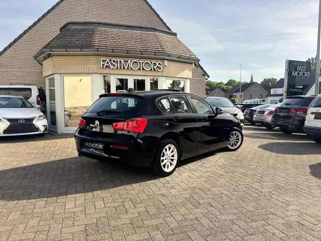 BMW 1 Series view 5
