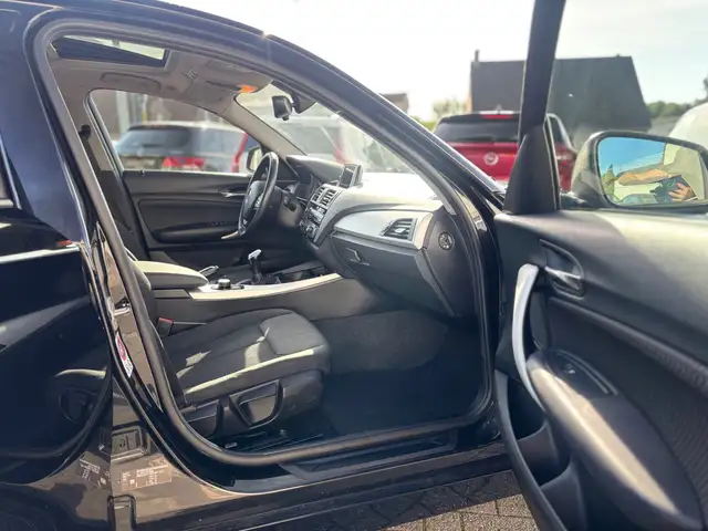 BMW 1 Series view 12