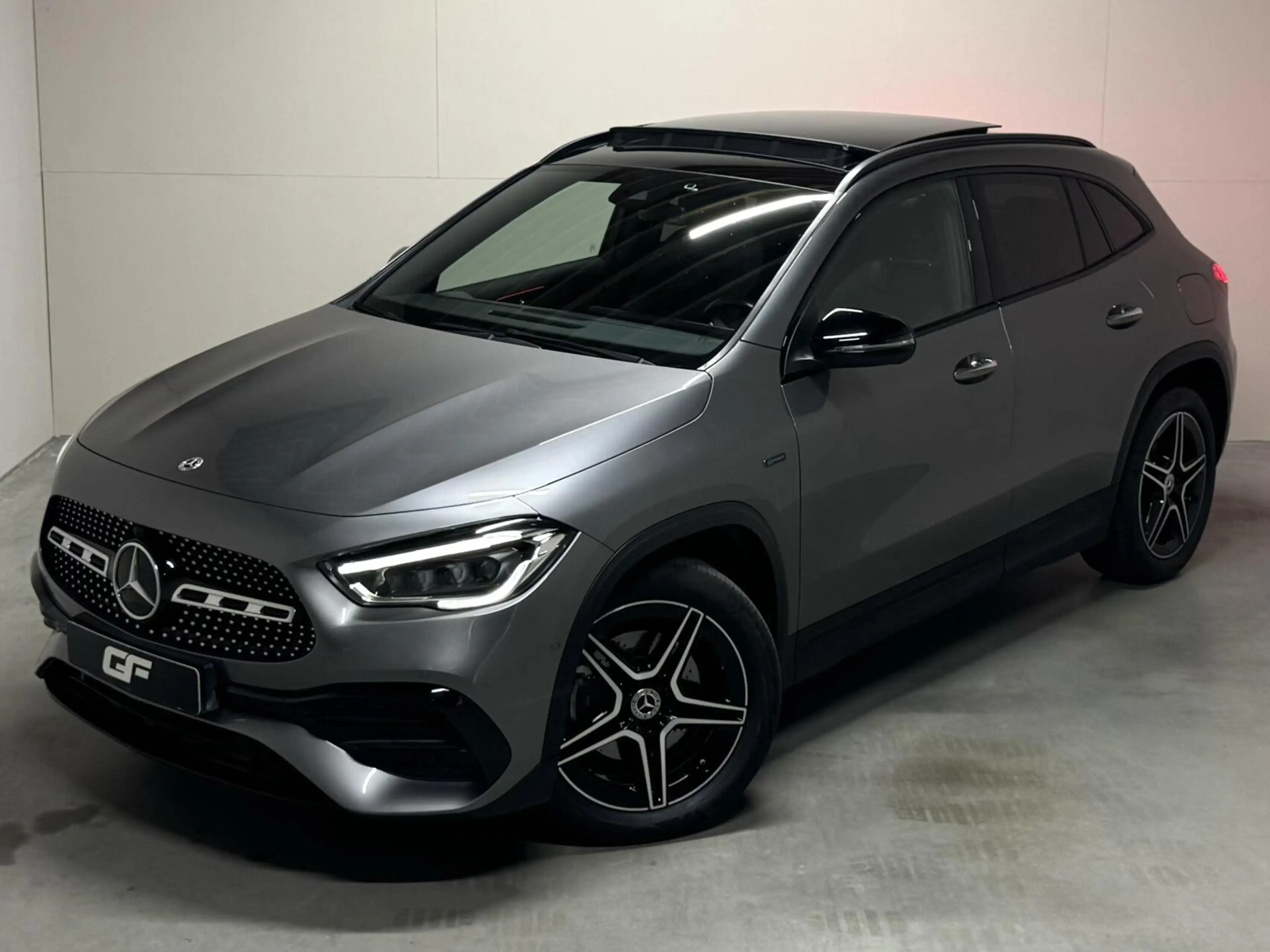 Mercedes-Benz GLA 250 e AMG Line Pano Memory Sfeer Camera — photo 11