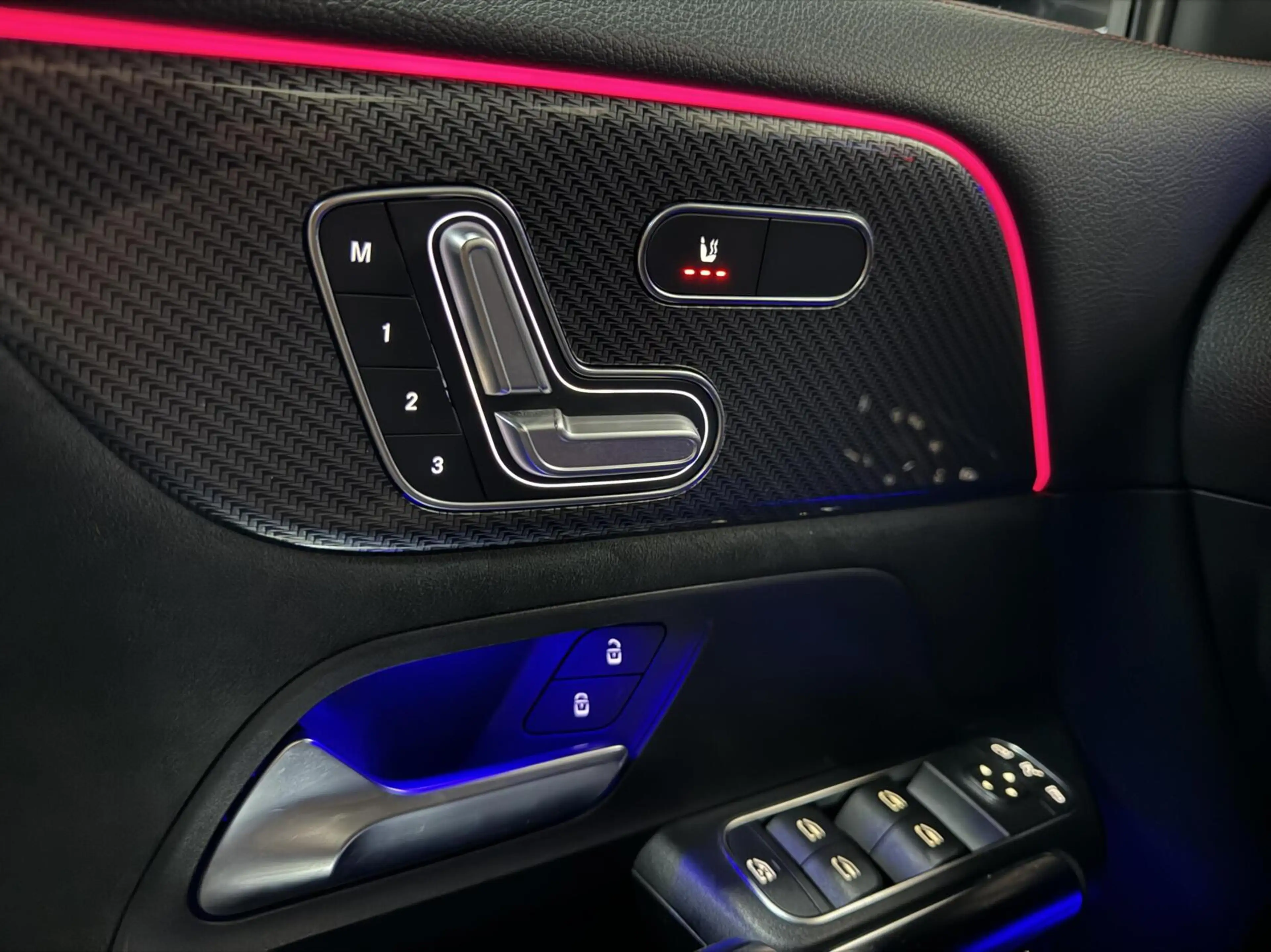 Mercedes-Benz GLA 250 e AMG Line Pano Memory Sfeer Camera — photo 25