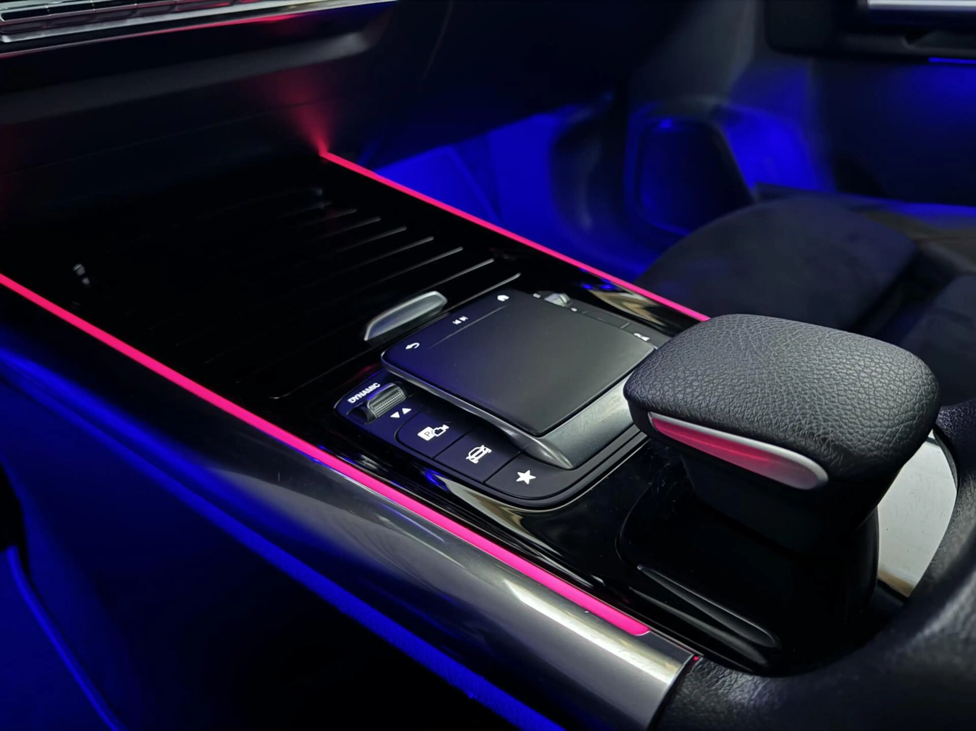 Mercedes-Benz GLA 250 e AMG Line Pano Memory Sfeer Camera — photo 39
