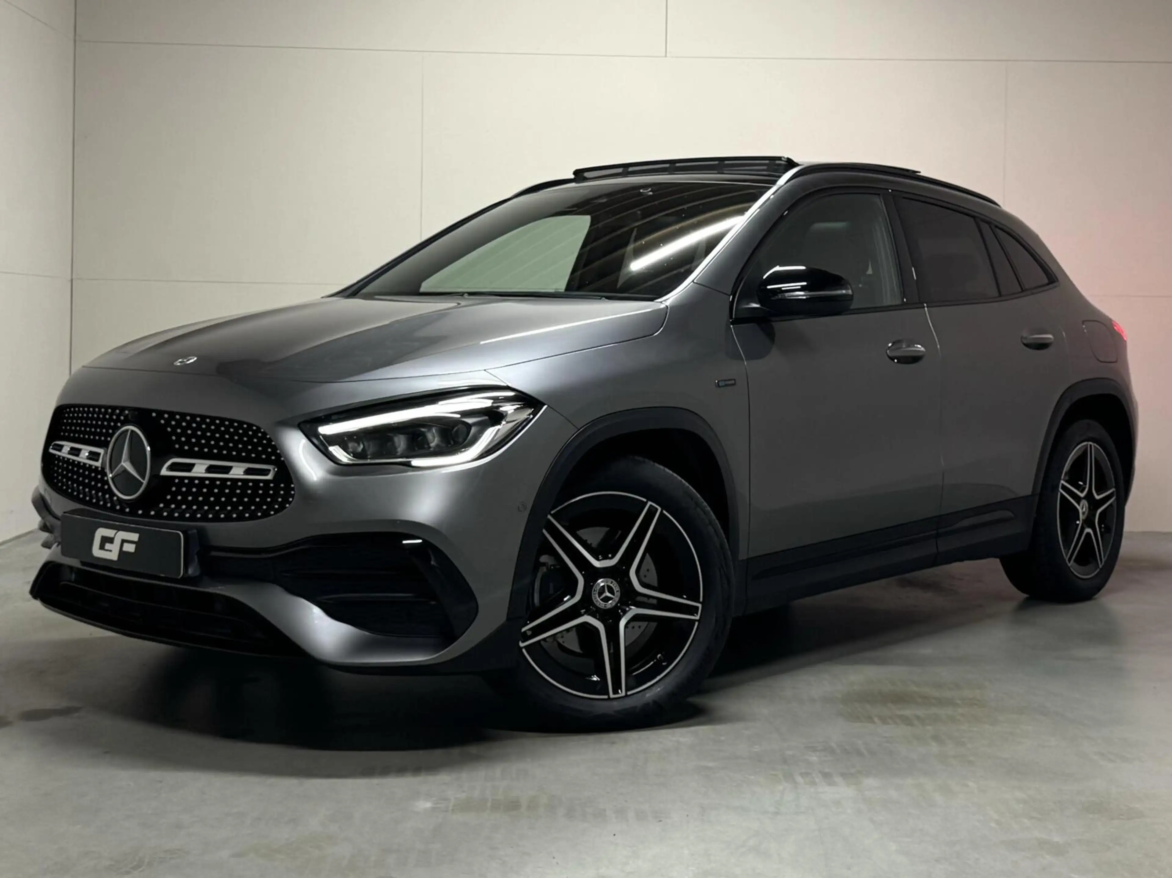 Mercedes-Benz GLA 250 e AMG Line Pano Memory Sfeer Camera — photo 10