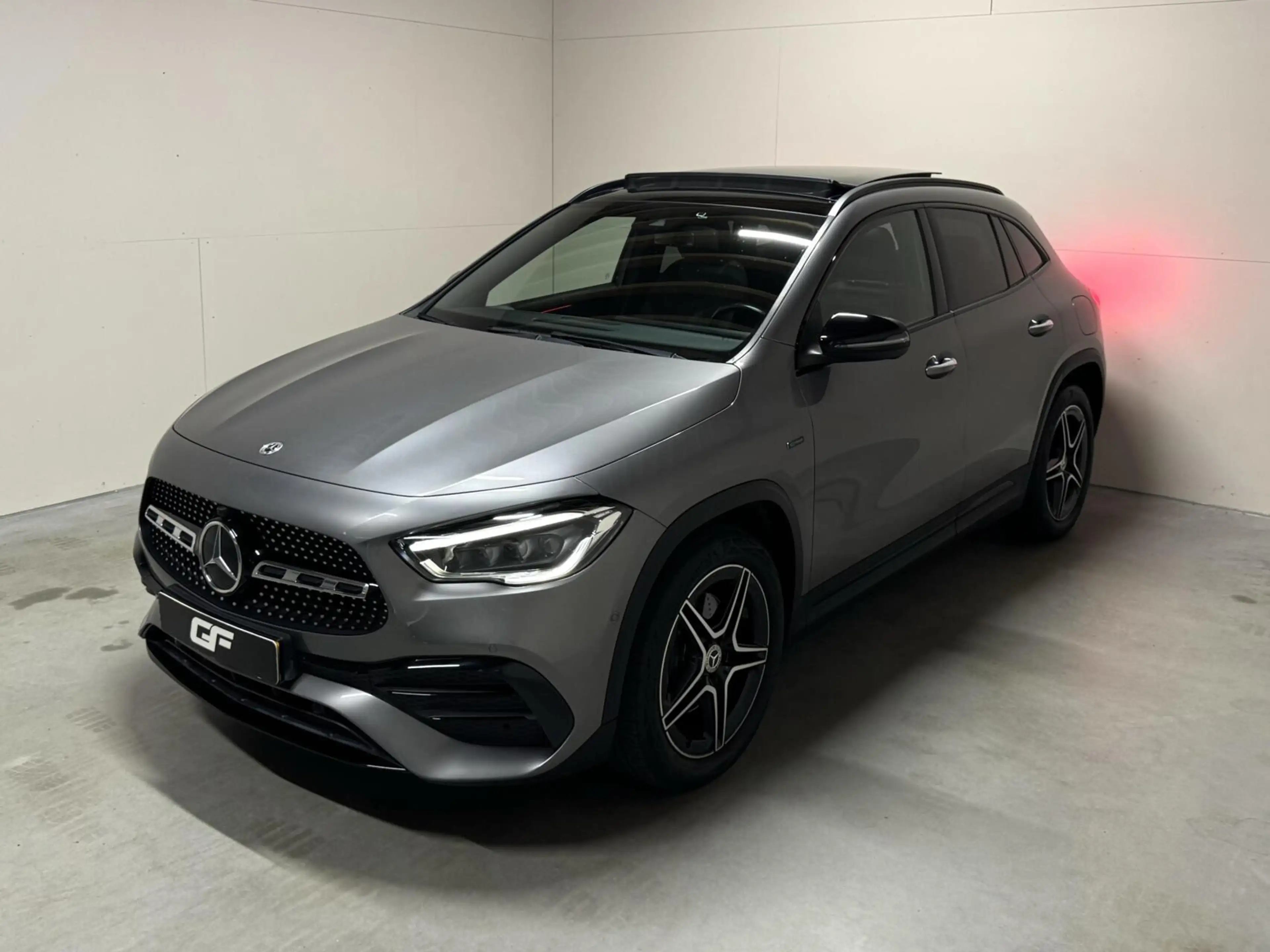 Mercedes-Benz GLA 250 e AMG Line Pano Memory Sfeer Camera — photo 45