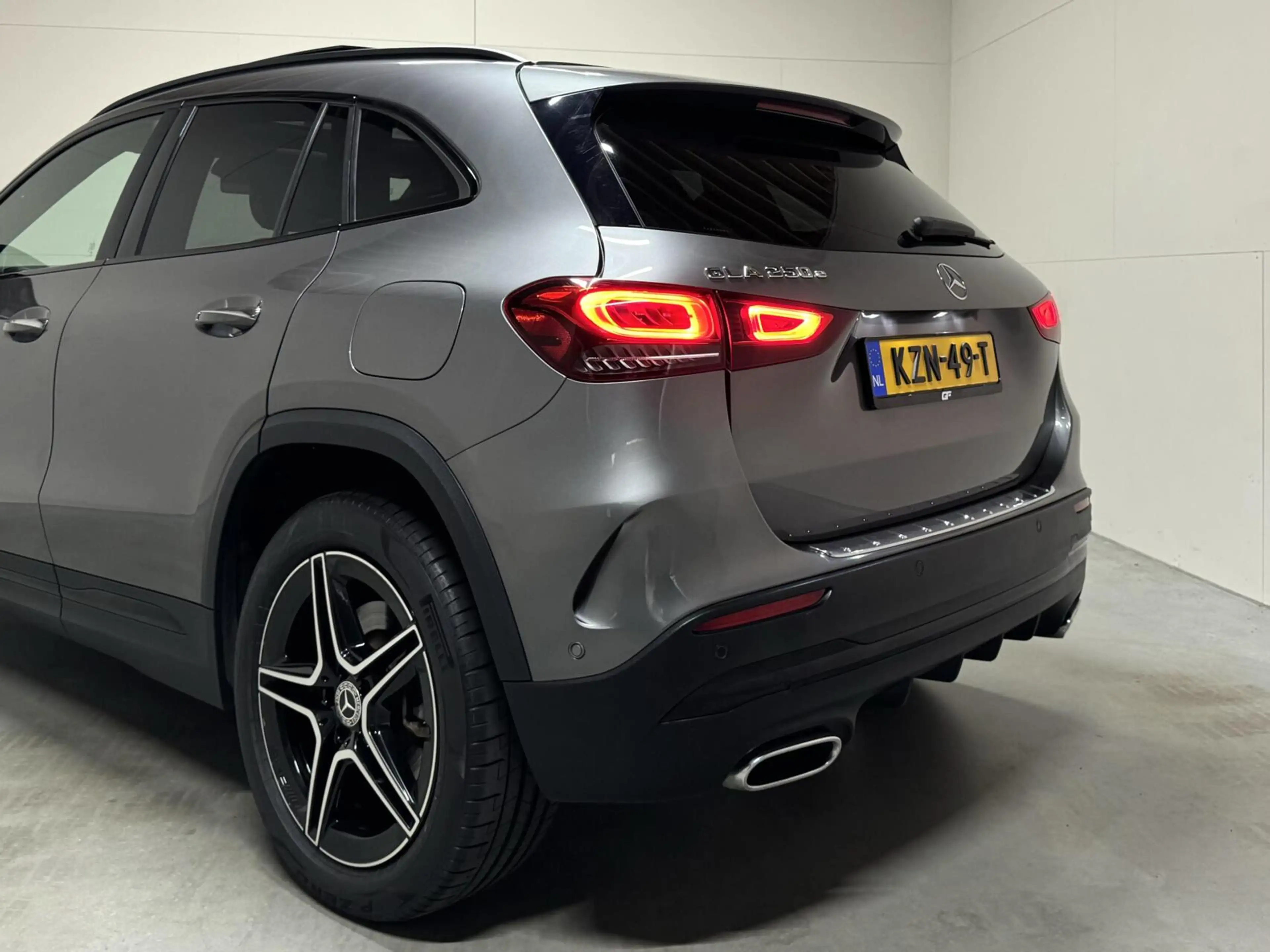 Mercedes-Benz GLA 250 e AMG Line Pano Memory Sfeer Camera — photo 50