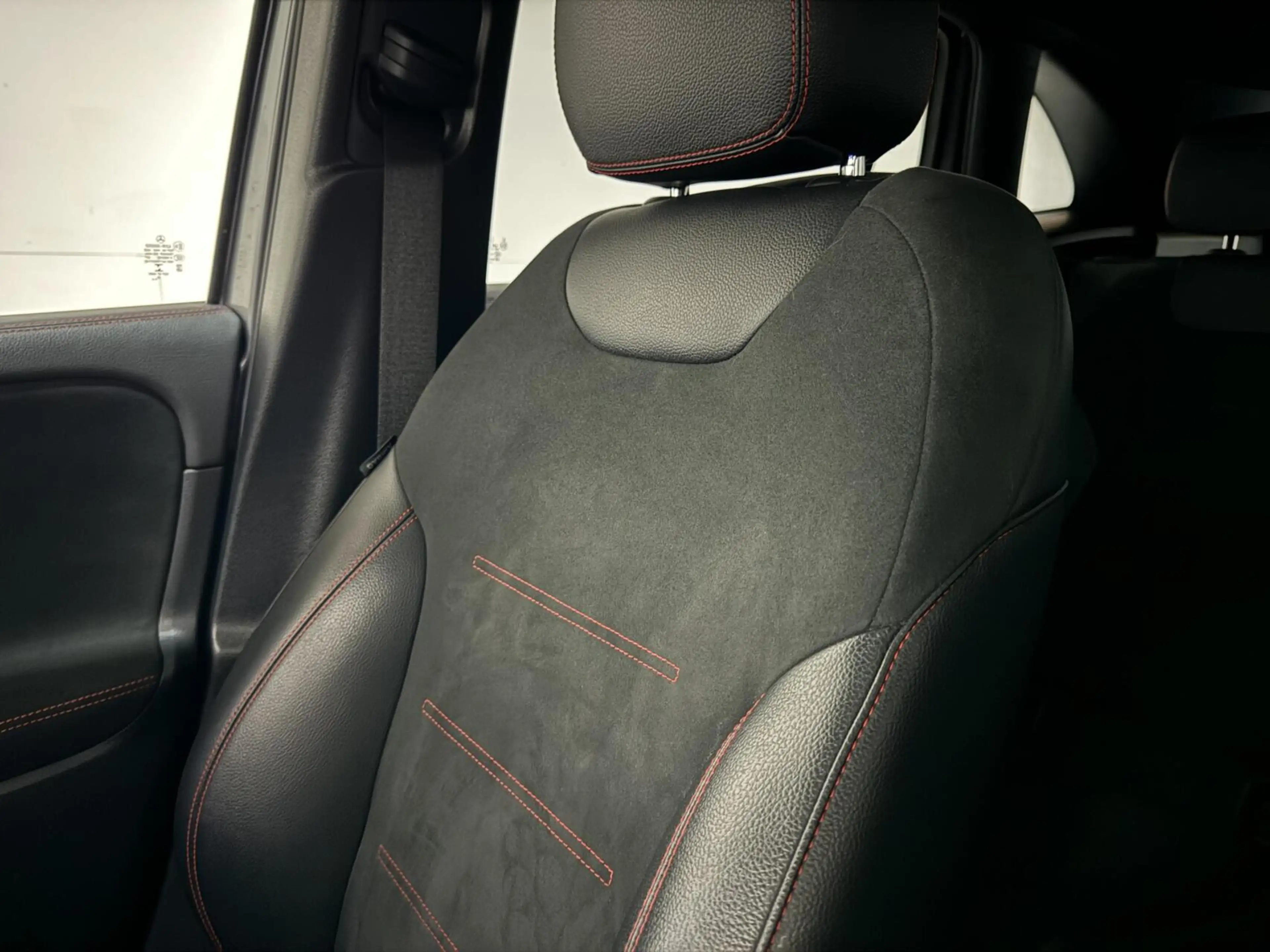 Mercedes-Benz GLA 250 e AMG Line Pano Memory Sfeer Camera — photo 41