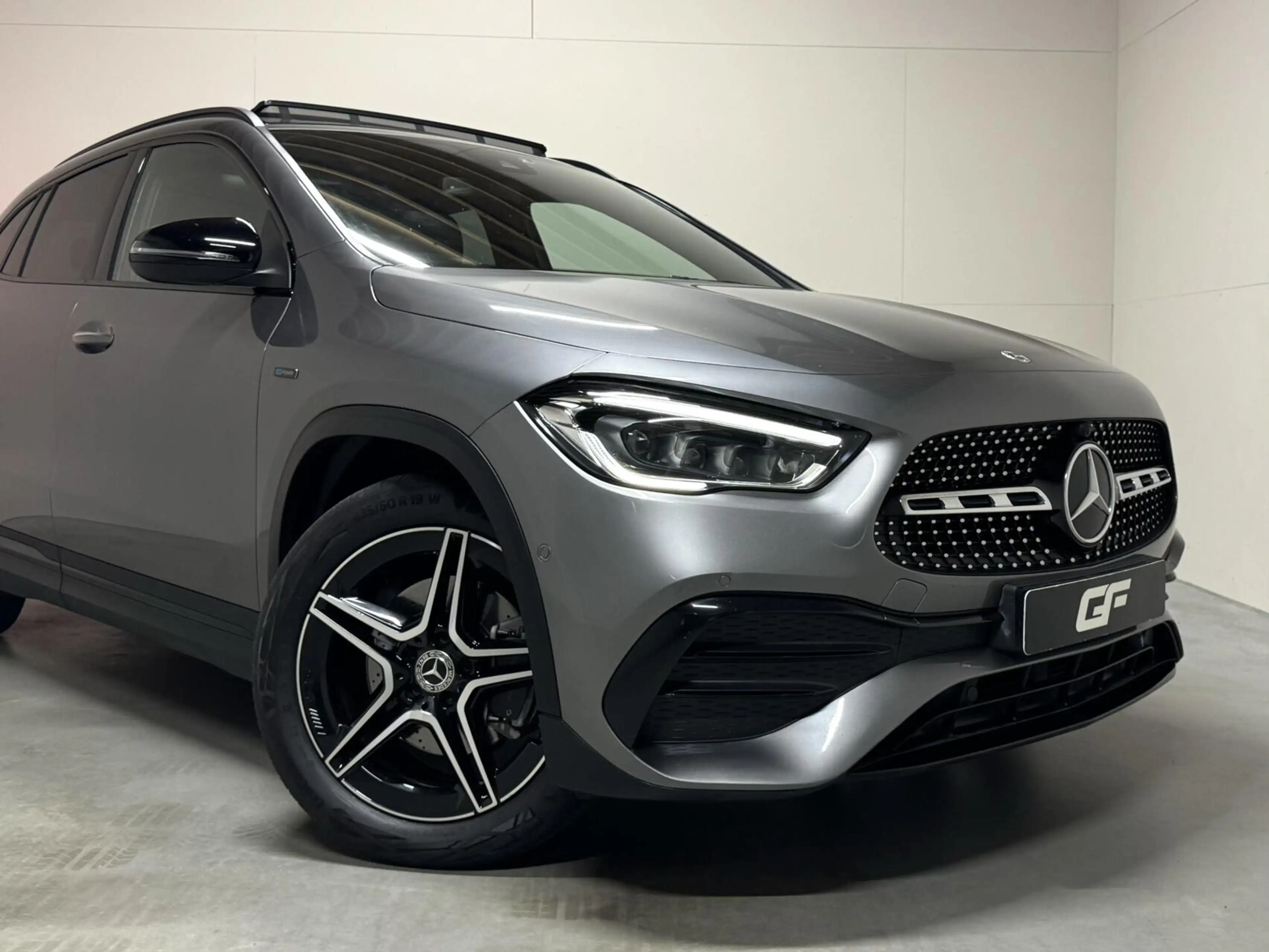 Mercedes-Benz GLA 250 e AMG Line Pano Memory Sfeer Camera — photo 47
