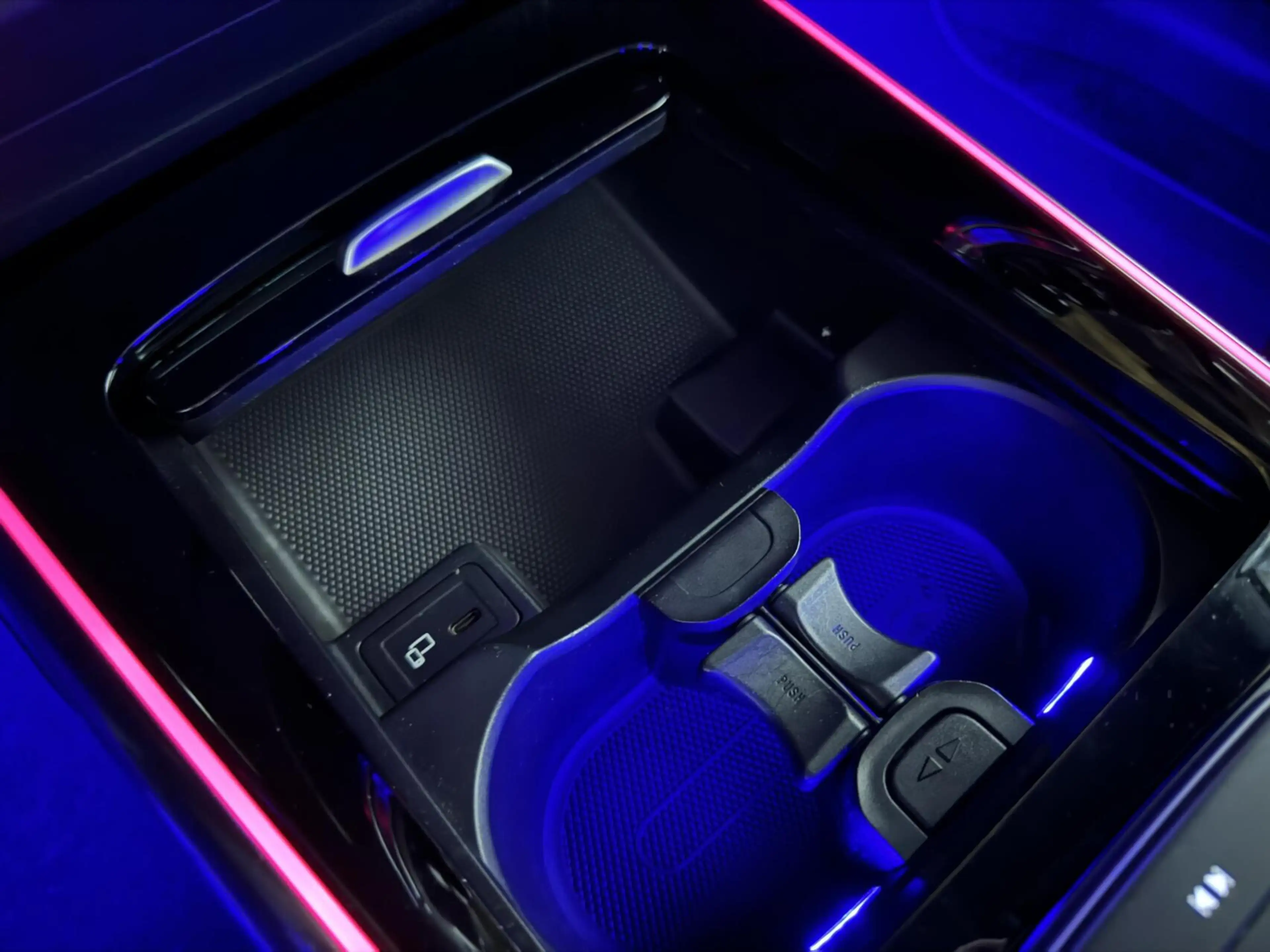 Mercedes-Benz GLA 250 e AMG Line Pano Memory Sfeer Camera — photo 40