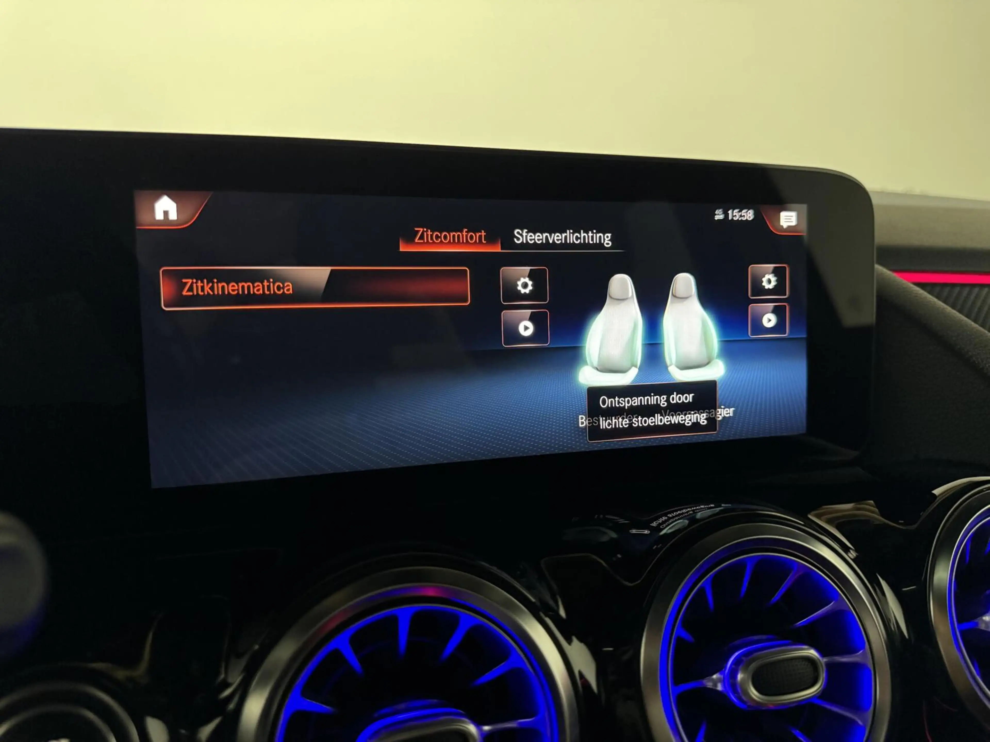 Mercedes-Benz GLA 250 e AMG Line Pano Memory Sfeer Camera — photo 35