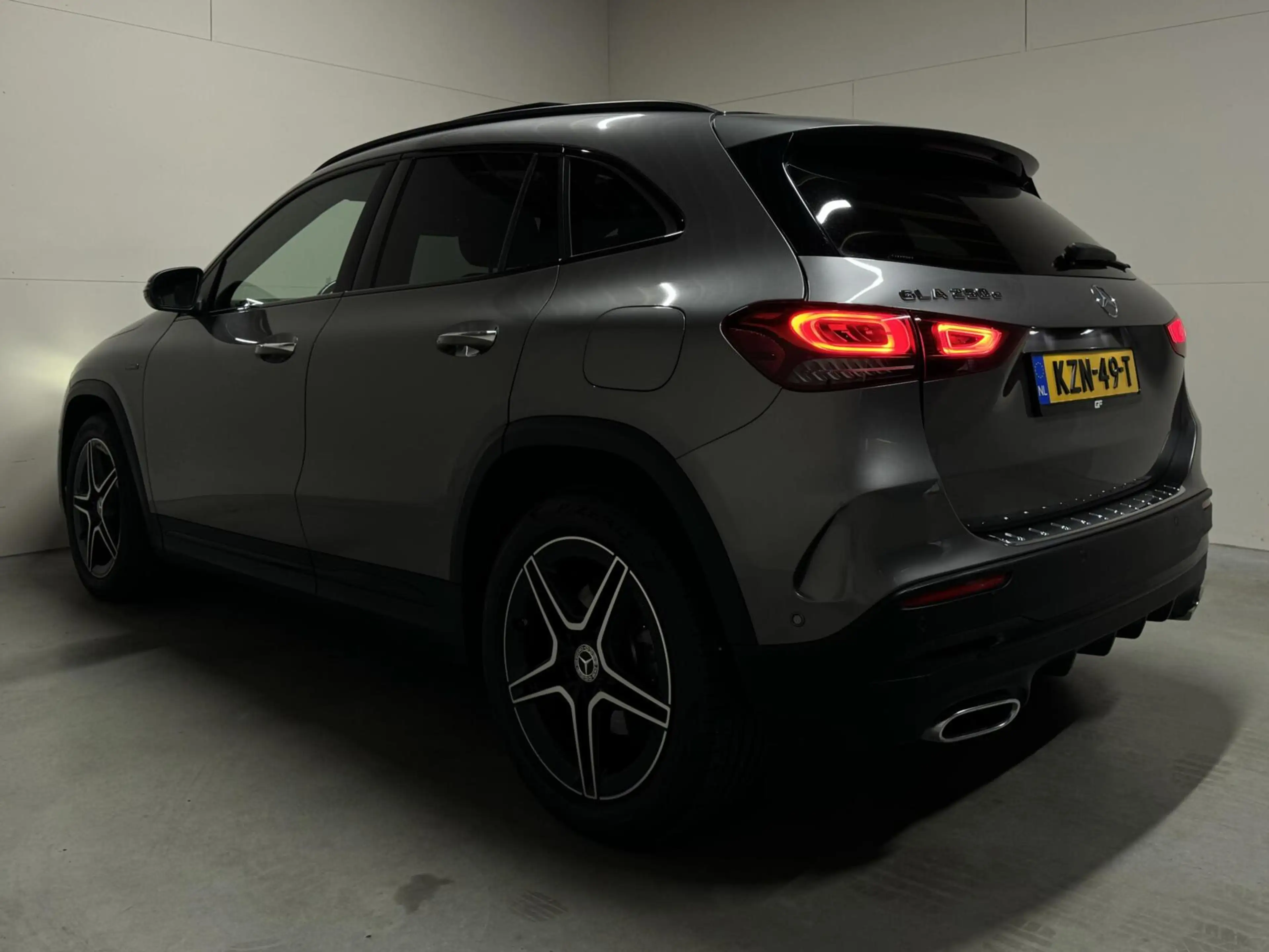 Mercedes-Benz GLA 250 e AMG Line Pano Memory Sfeer Camera — photo 13