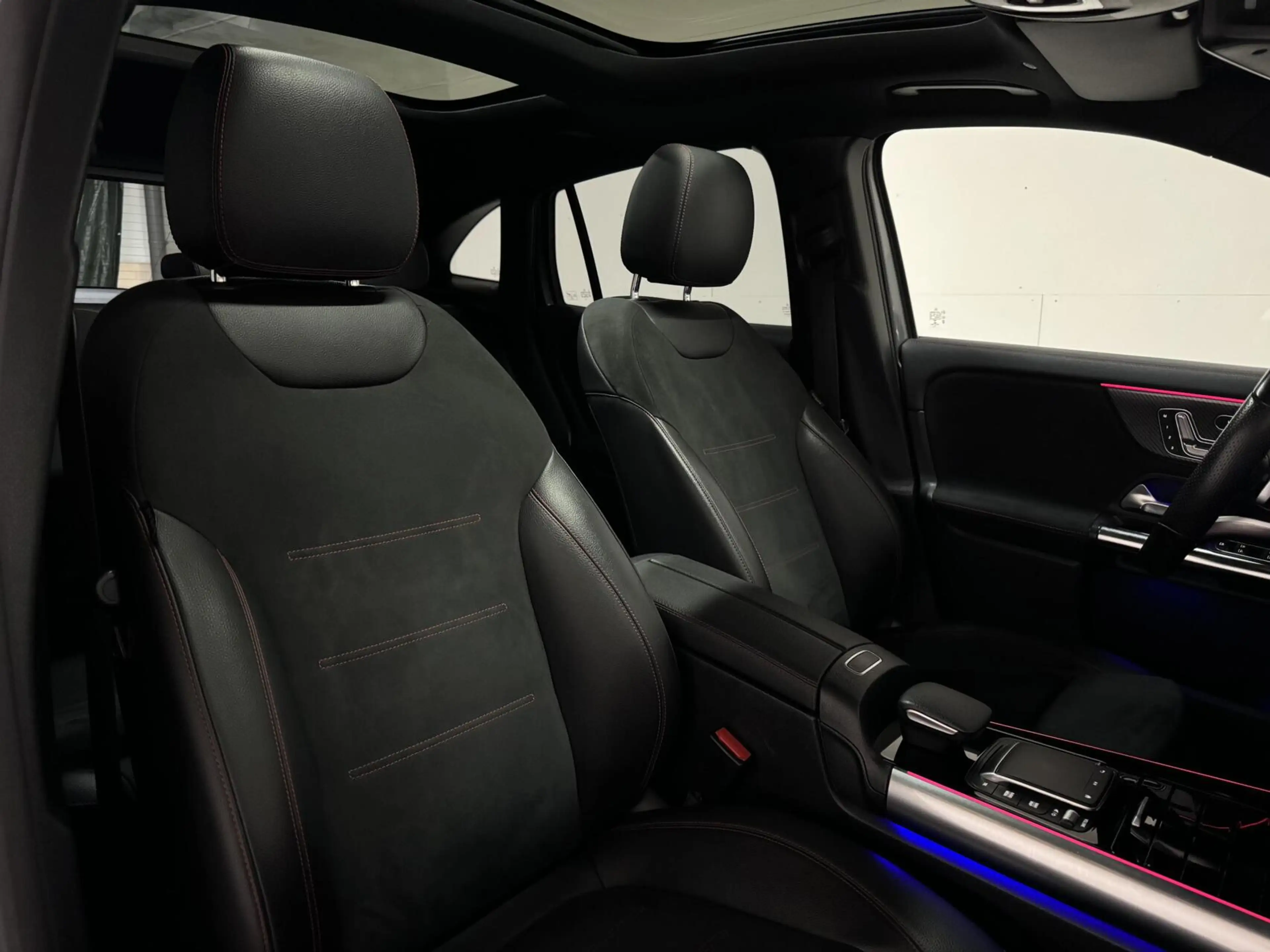 Mercedes-Benz GLA 250 e AMG Line Pano Memory Sfeer Camera — photo 21