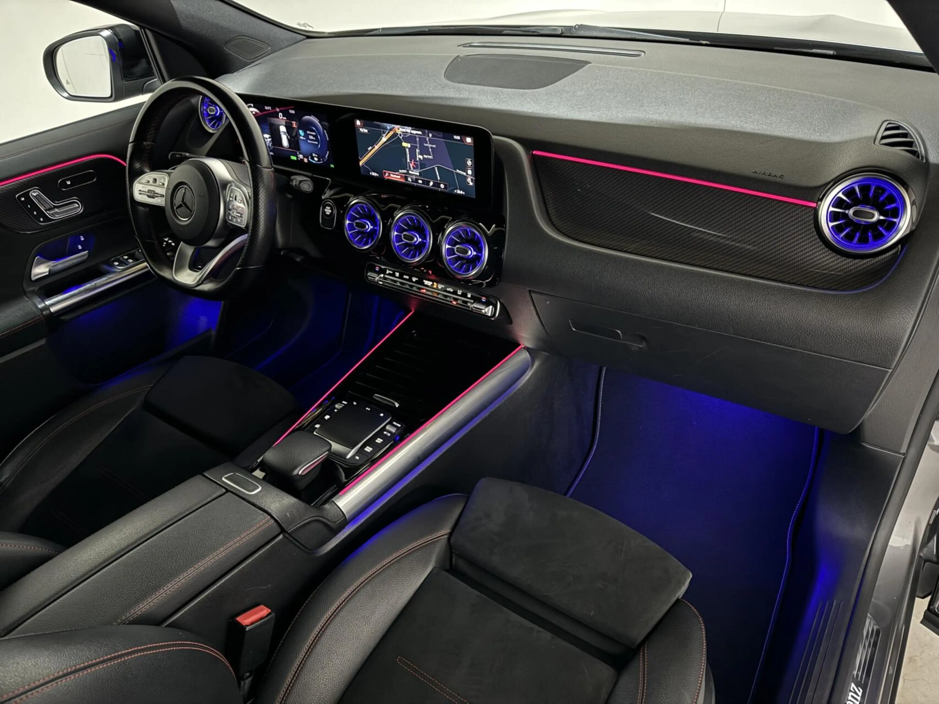 Mercedes-Benz GLA 250 e AMG Line Pano Memory Sfeer Camera — photo 17