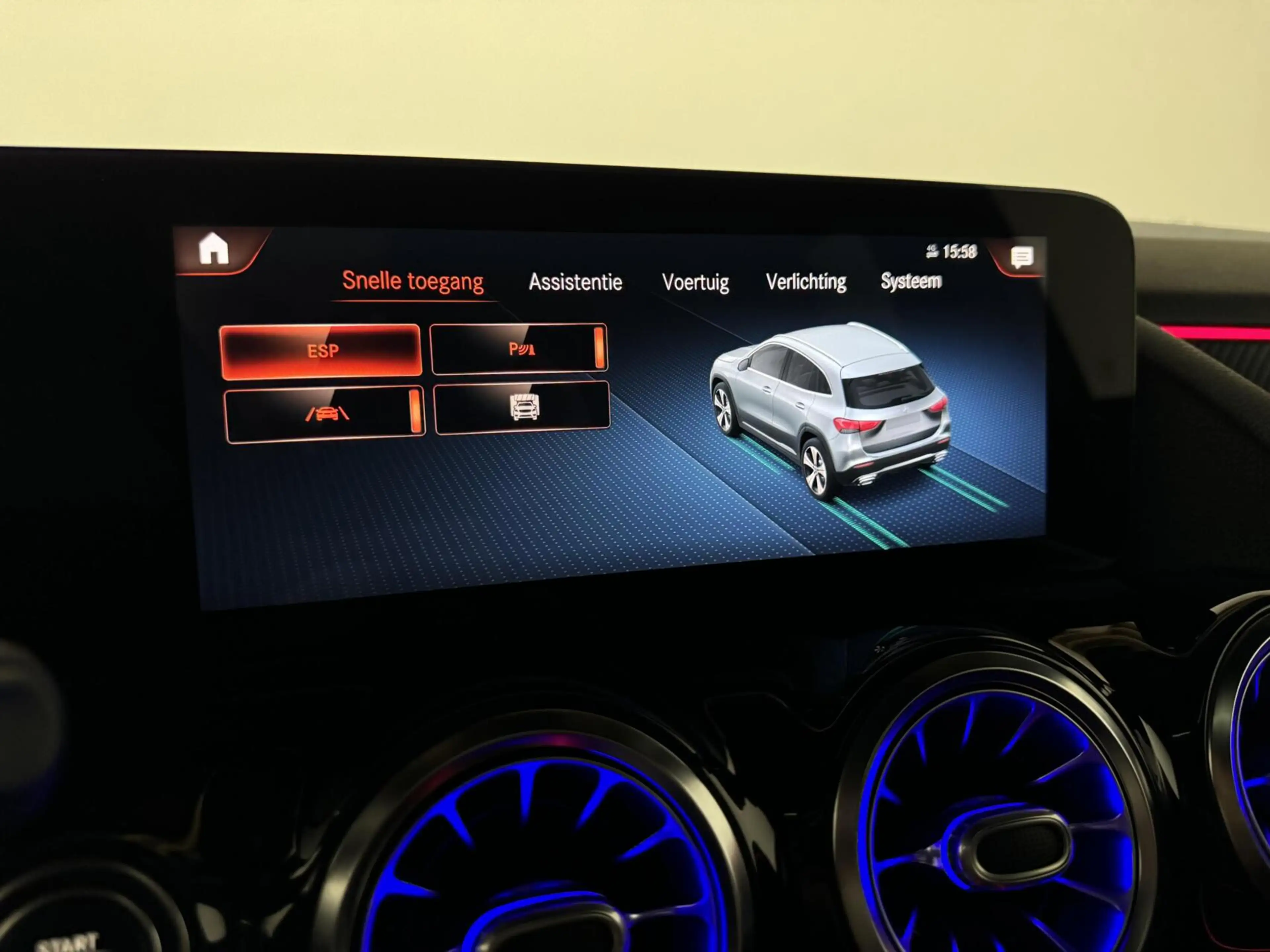 Mercedes-Benz GLA 250 e AMG Line Pano Memory Sfeer Camera — photo 37