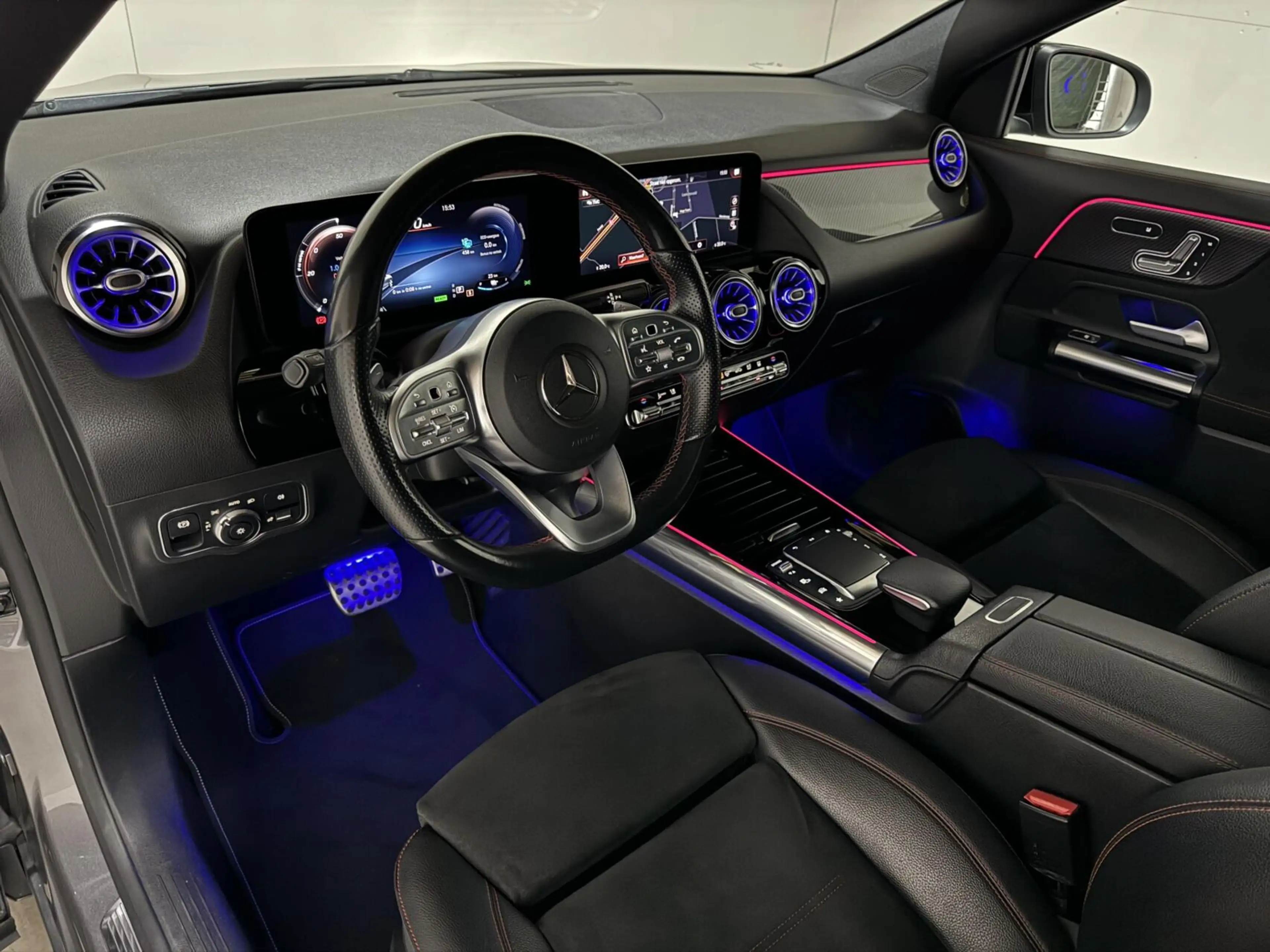 Mercedes-Benz GLA 250 e AMG Line Pano Memory Sfeer Camera — photo 16