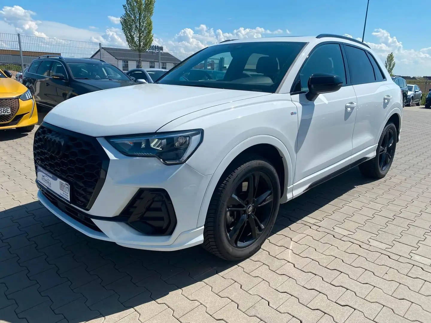 Audi Q3 45 TFSI Quattro |S-Line|Led|Navi Weiß - 2