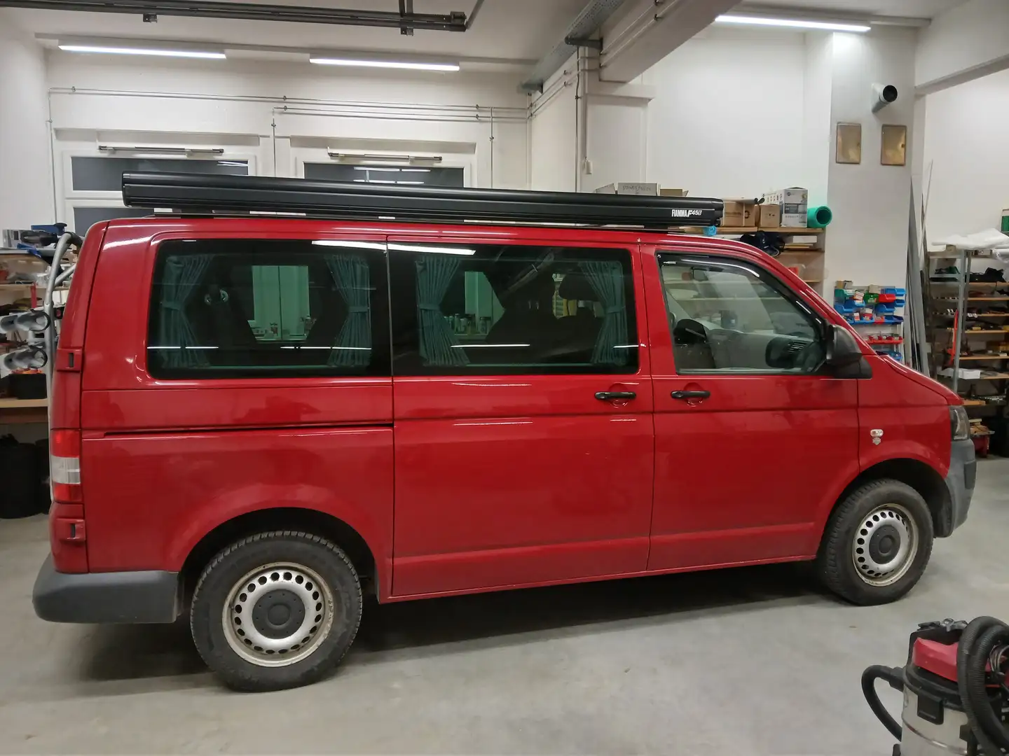 Volkswagen T5 Caravelle Caravelle LR Trendline 2,0 TDI D-PF Trendline Rot - 1
