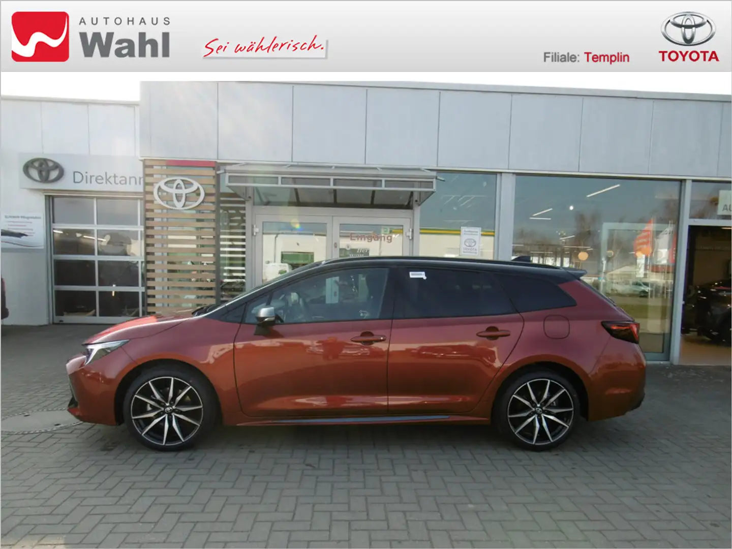 Toyota Corolla Touring Sports 2.0 Hybrid GR Sport Zwart - 2