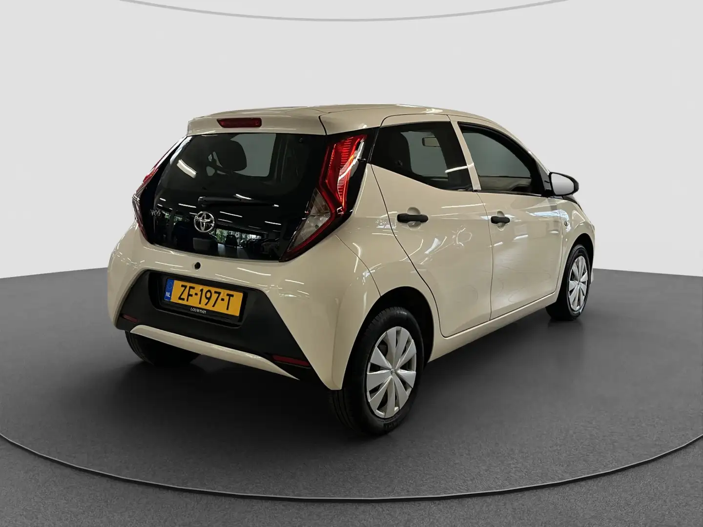 Toyota Aygo 1.0 VVT-i x | Bluetooth | Centrale vergrendeling | Wit - 2