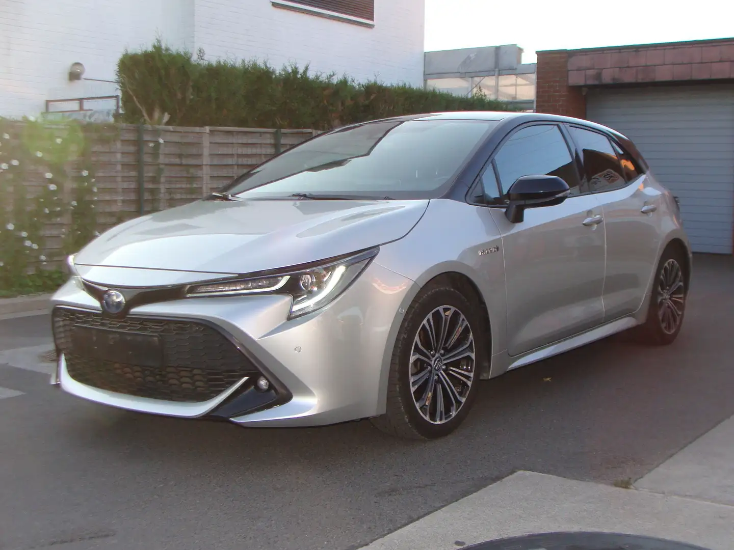 Toyota Corolla 1.8 Hybrid Dynamic Sport e-CVT Bi-Ton Argent - 1