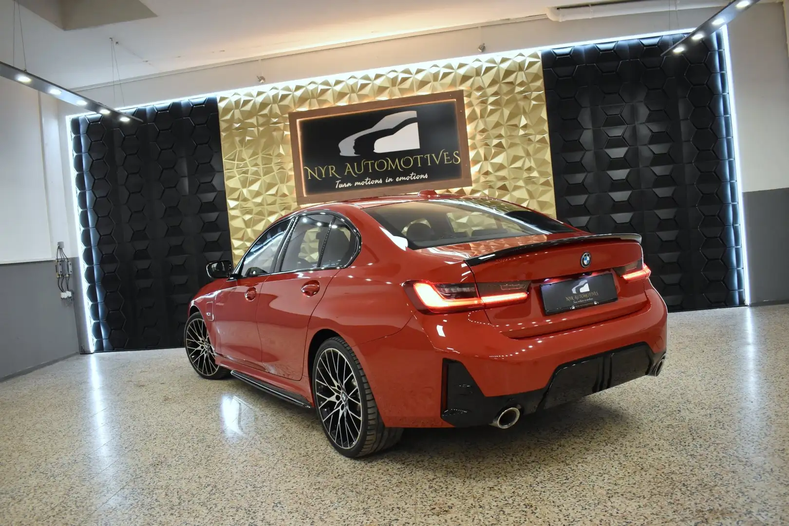 BMW 330 e Aut. LCI, M-PERFORMANCE, 1.HAND, KAMERA, HUD Rot - 2