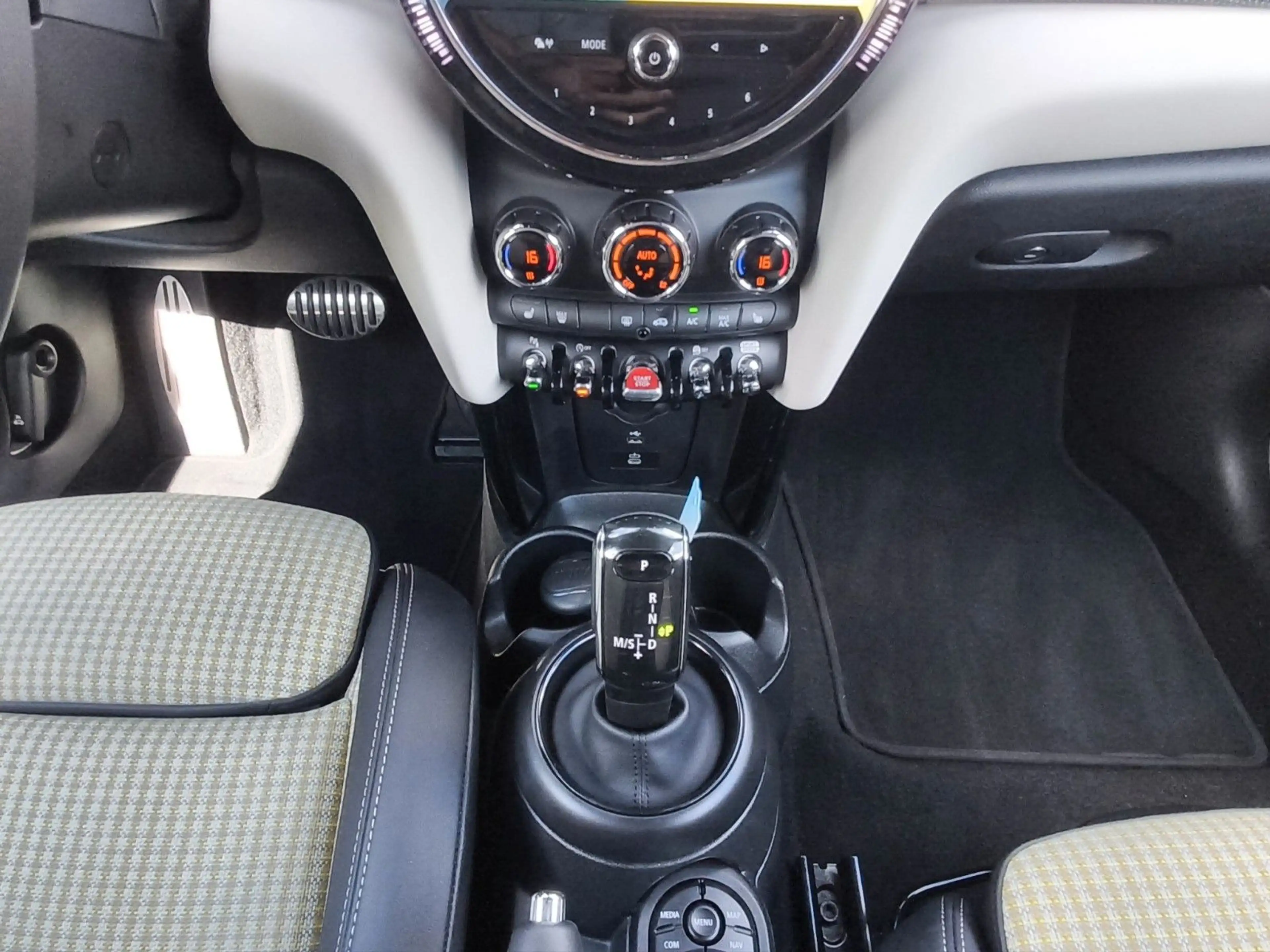 MINI John Cooper Works Cabrio COOPER_S Cabrio John Cooper Works Trim *RFK *SHZ — photo 13