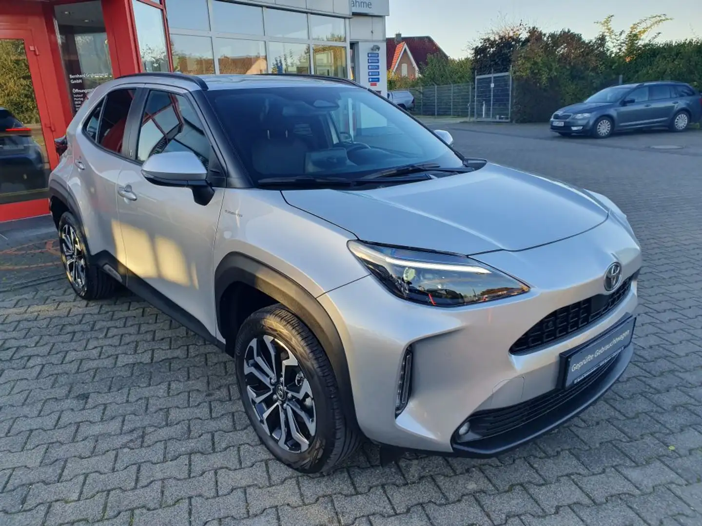 Toyota Yaris Cross Hybrid 130 1.5 VVT-i Team Deutschland Silber - 2