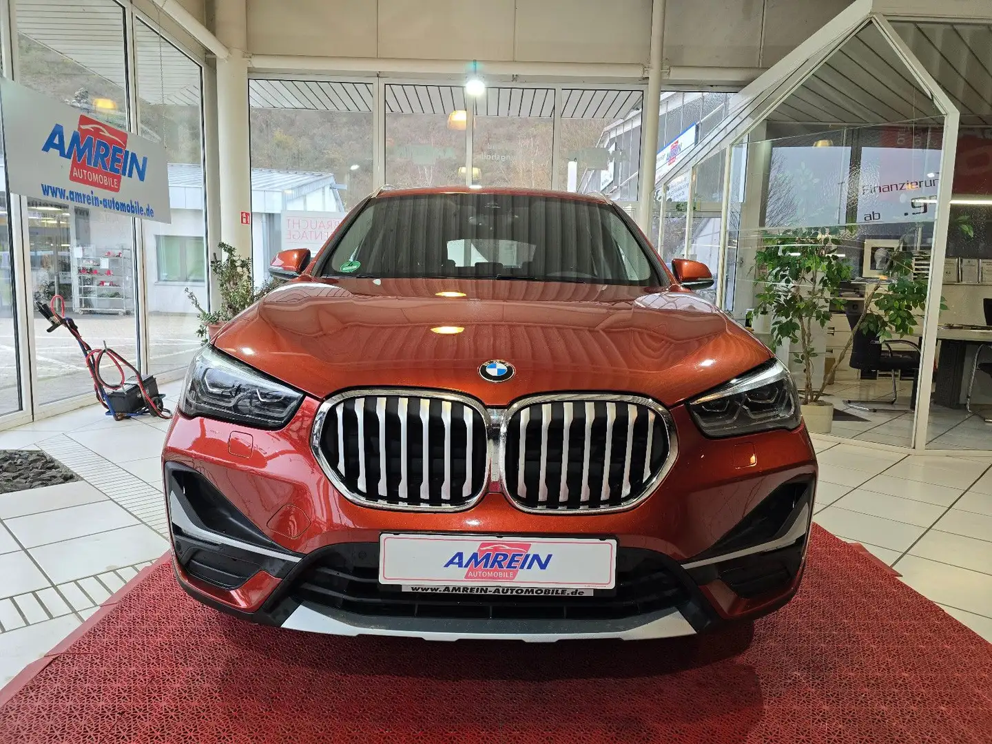 BMW X1 xDrive 20 d xLine+NAVI+KAMERA+LED+ACC+AHK+ Orange - 2