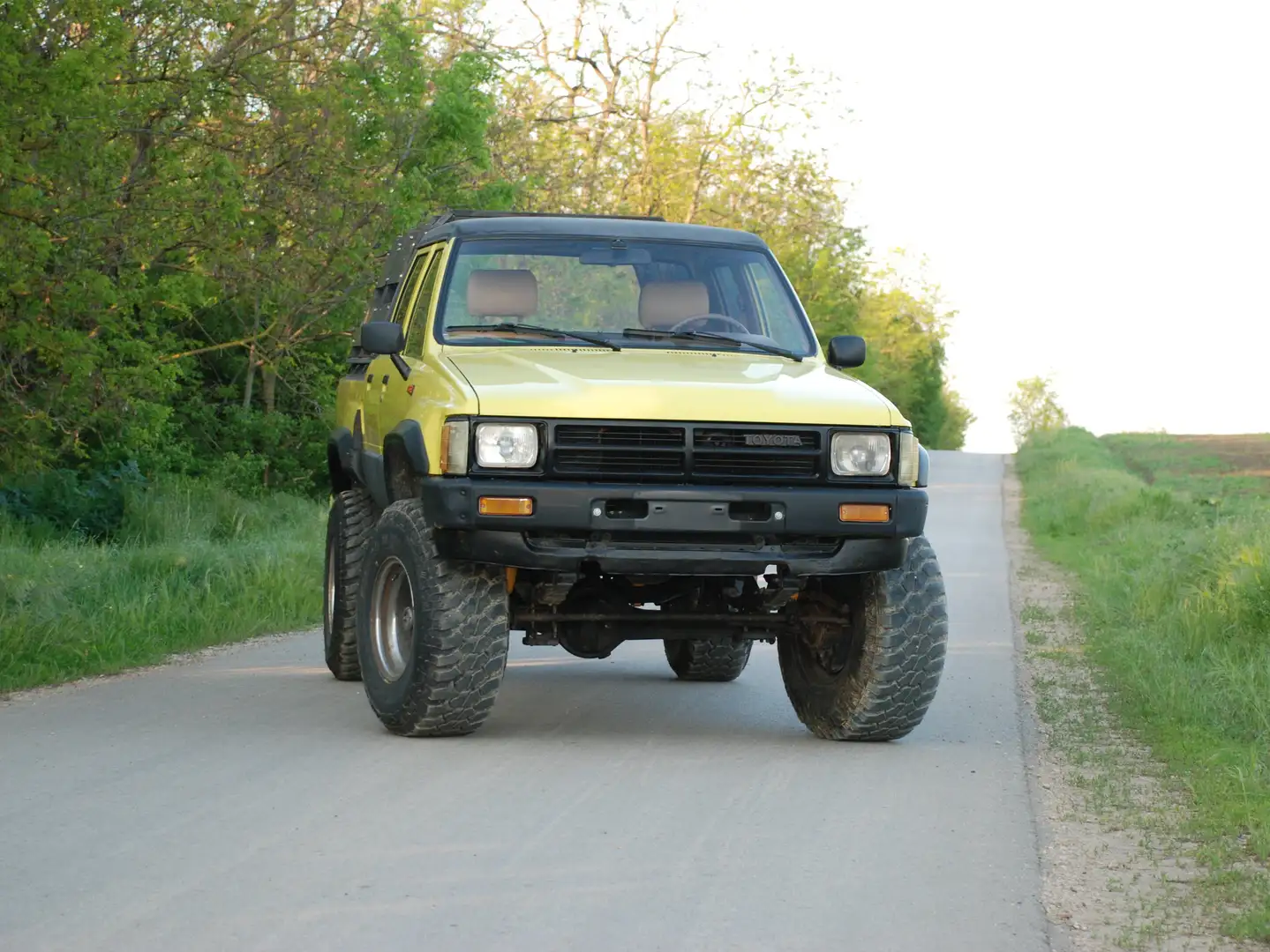 Toyota Hilux HiLux Yellow - 2