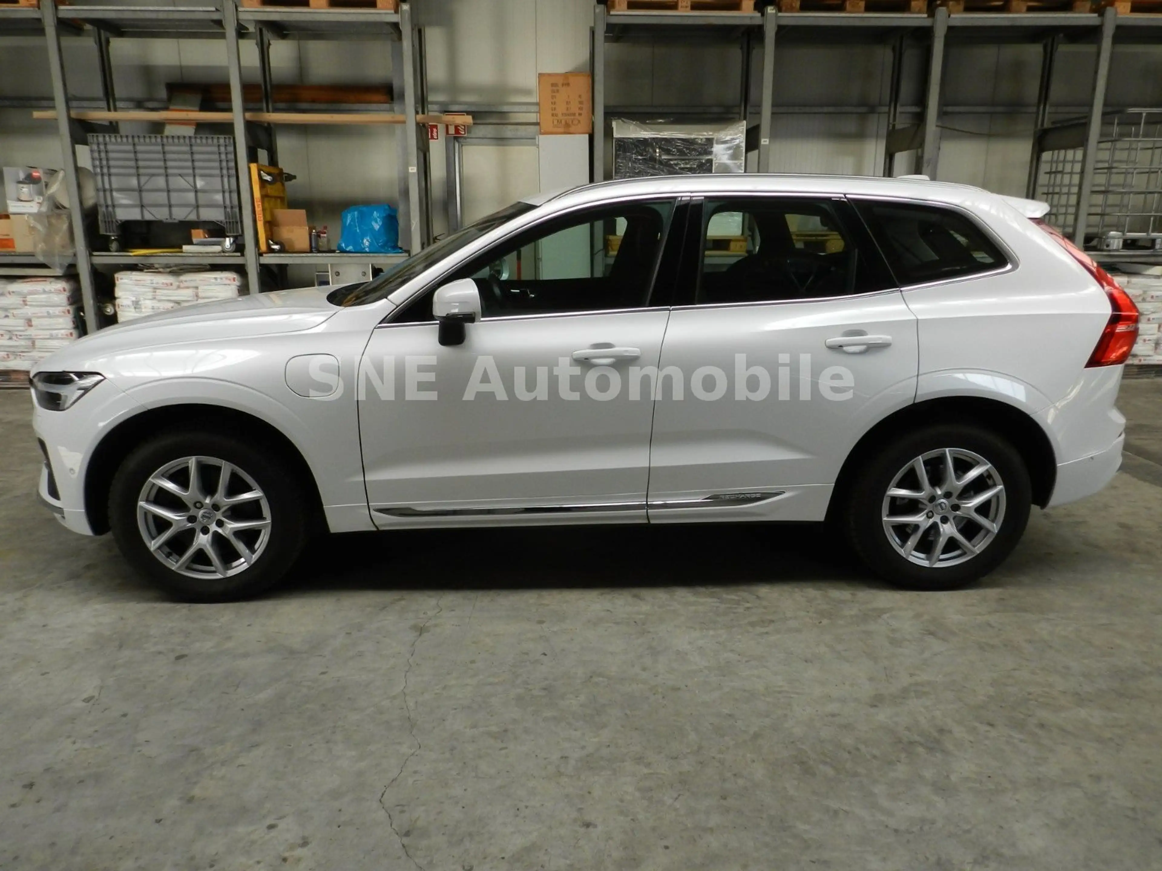 Volvo XC60 Inscription Recharge Plug-In Hybrid AWD — photo 3