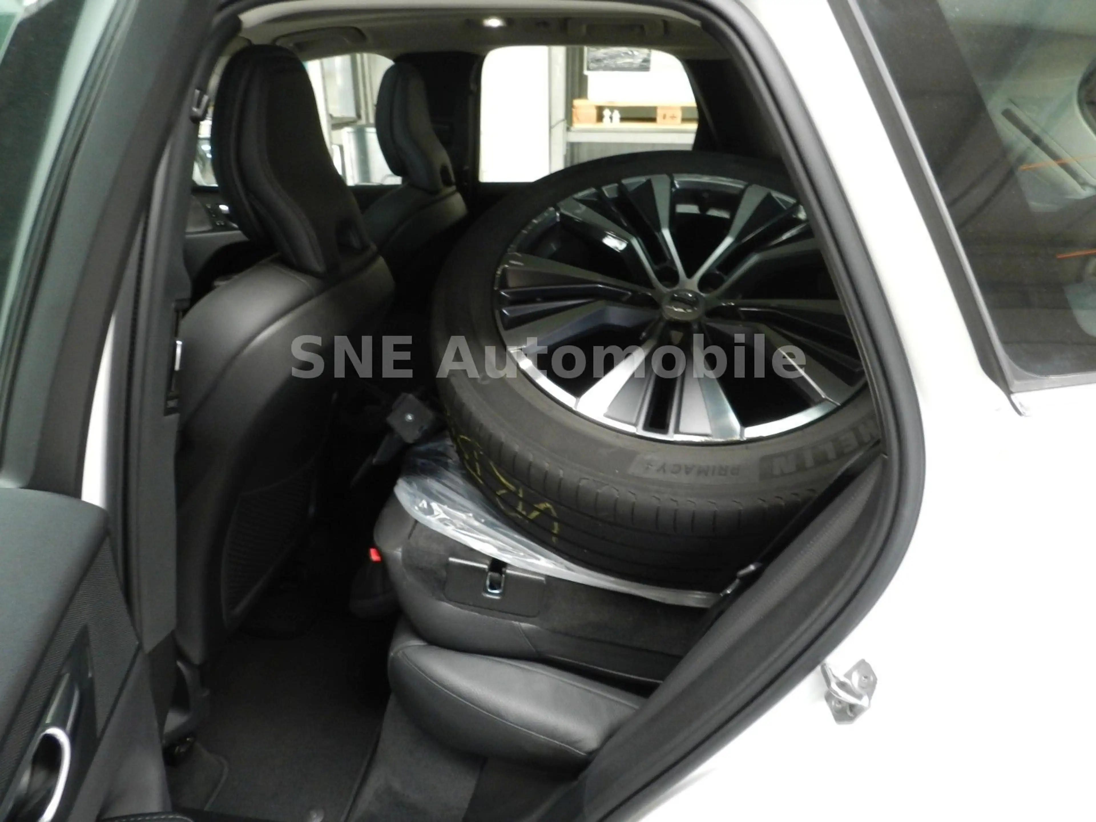 Volvo XC60 Inscription Recharge Plug-In Hybrid AWD — photo 13